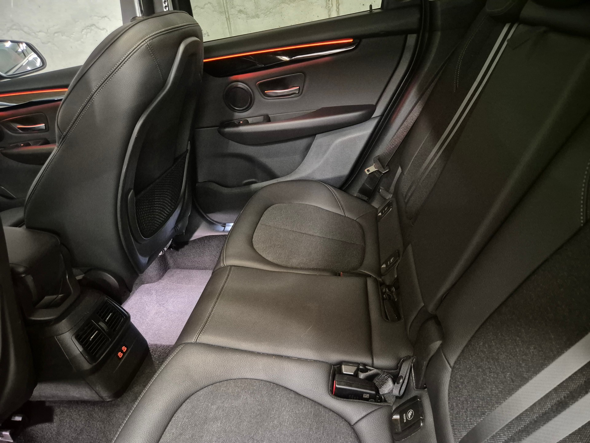 BMW 218d xDrive Active Tourer Steptronic Sport Line-image-22