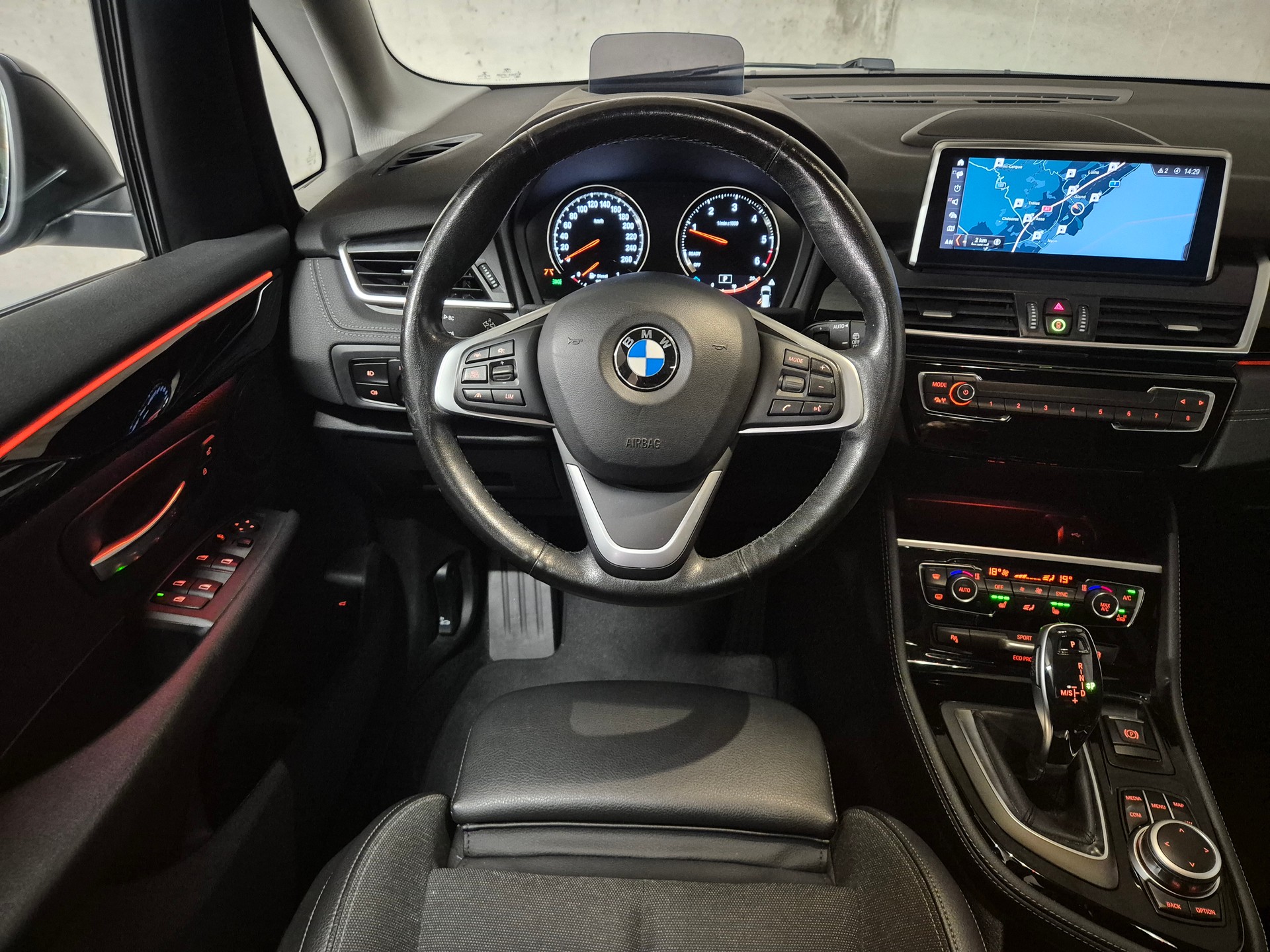 BMW 218d xDrive Active Tourer Steptronic Sport Line-image-13