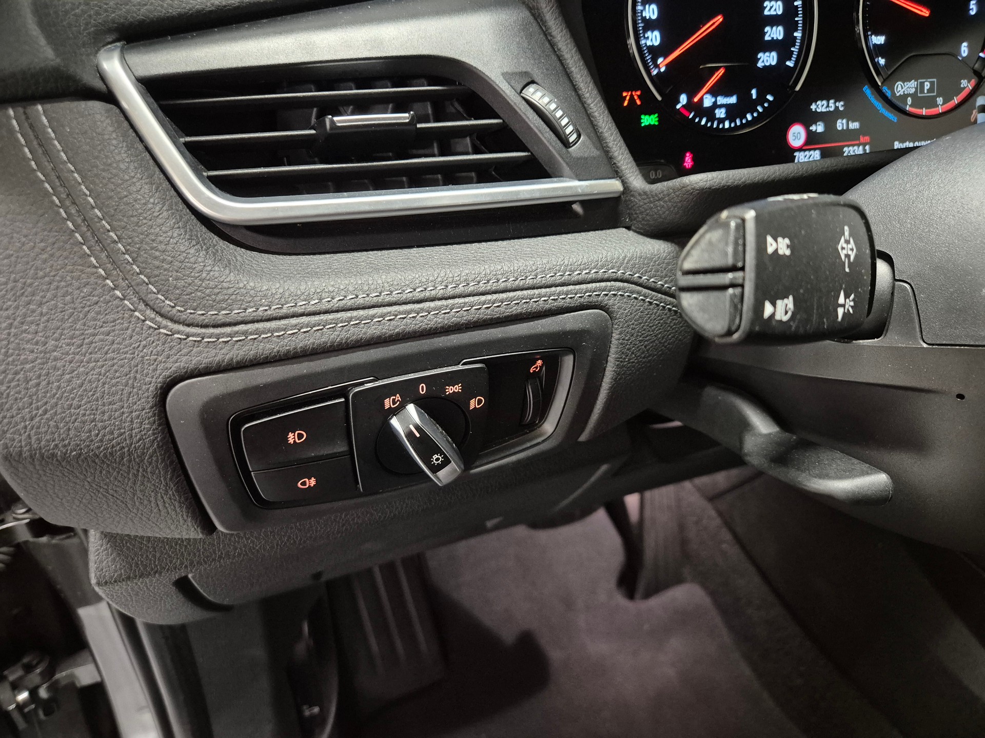 BMW 218d xDrive Active Tourer Steptronic Sport Line-image-15