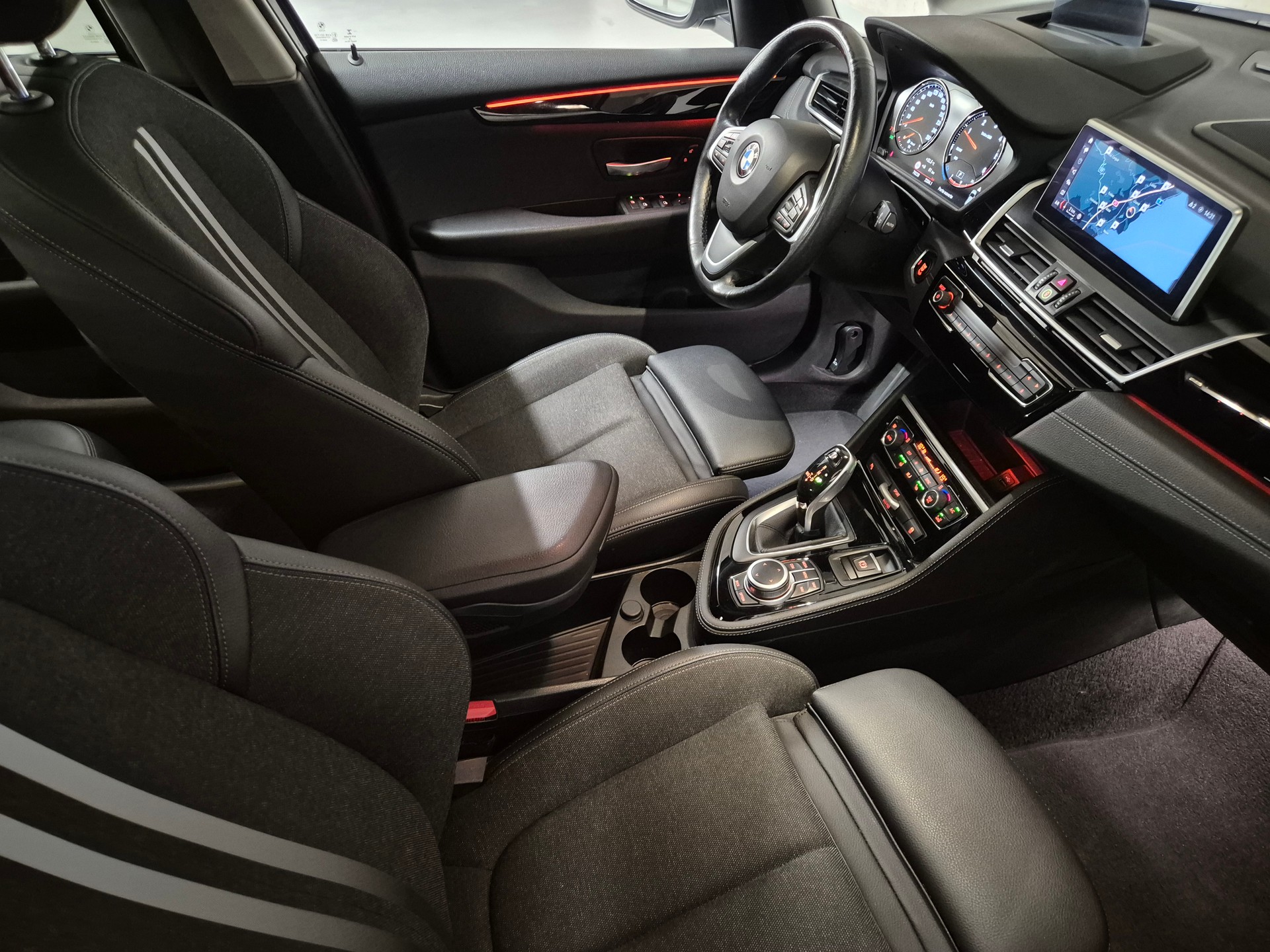 BMW 218d xDrive Active Tourer Steptronic Sport Line-image-11