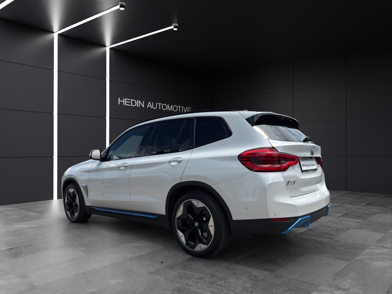 BMW iX3-showroom-element-3