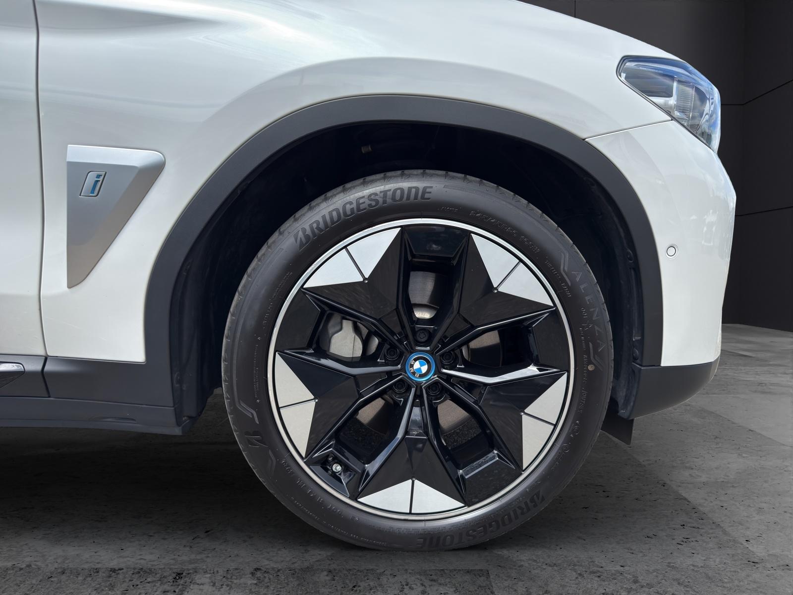 BMW iX3-image-9