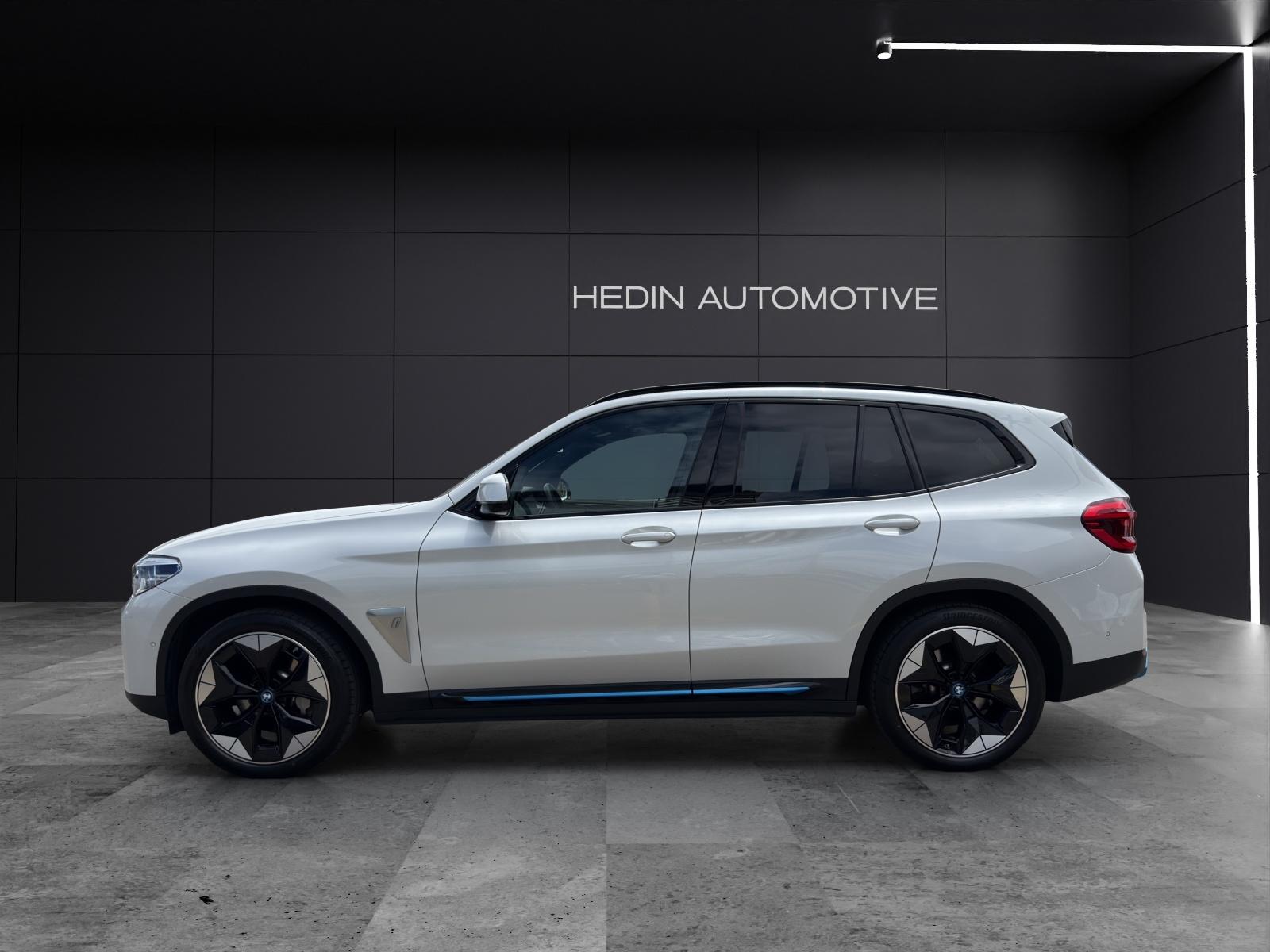 BMW iX3-showroom-element-2