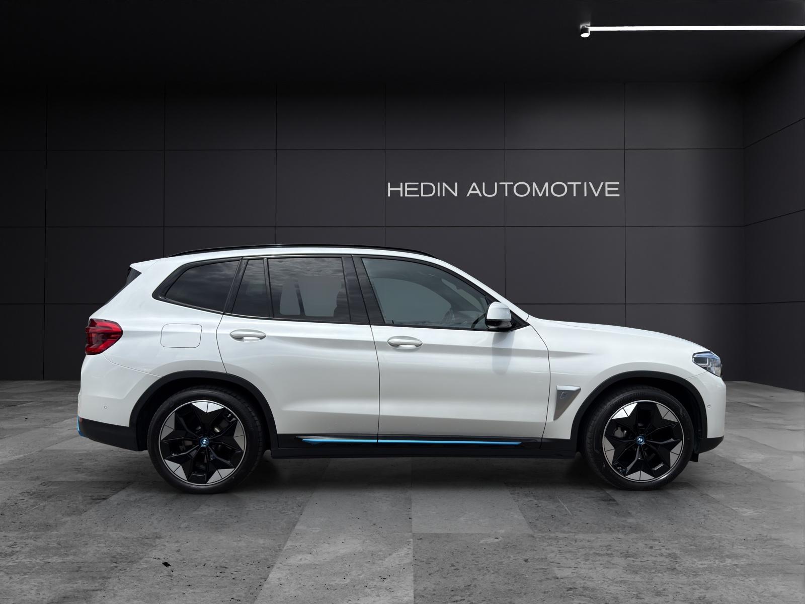 BMW iX3-image-6