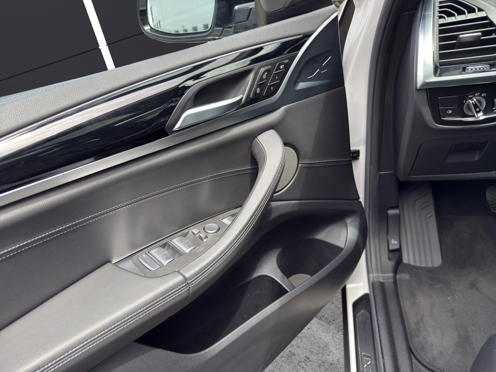 BMW iX3-image-12