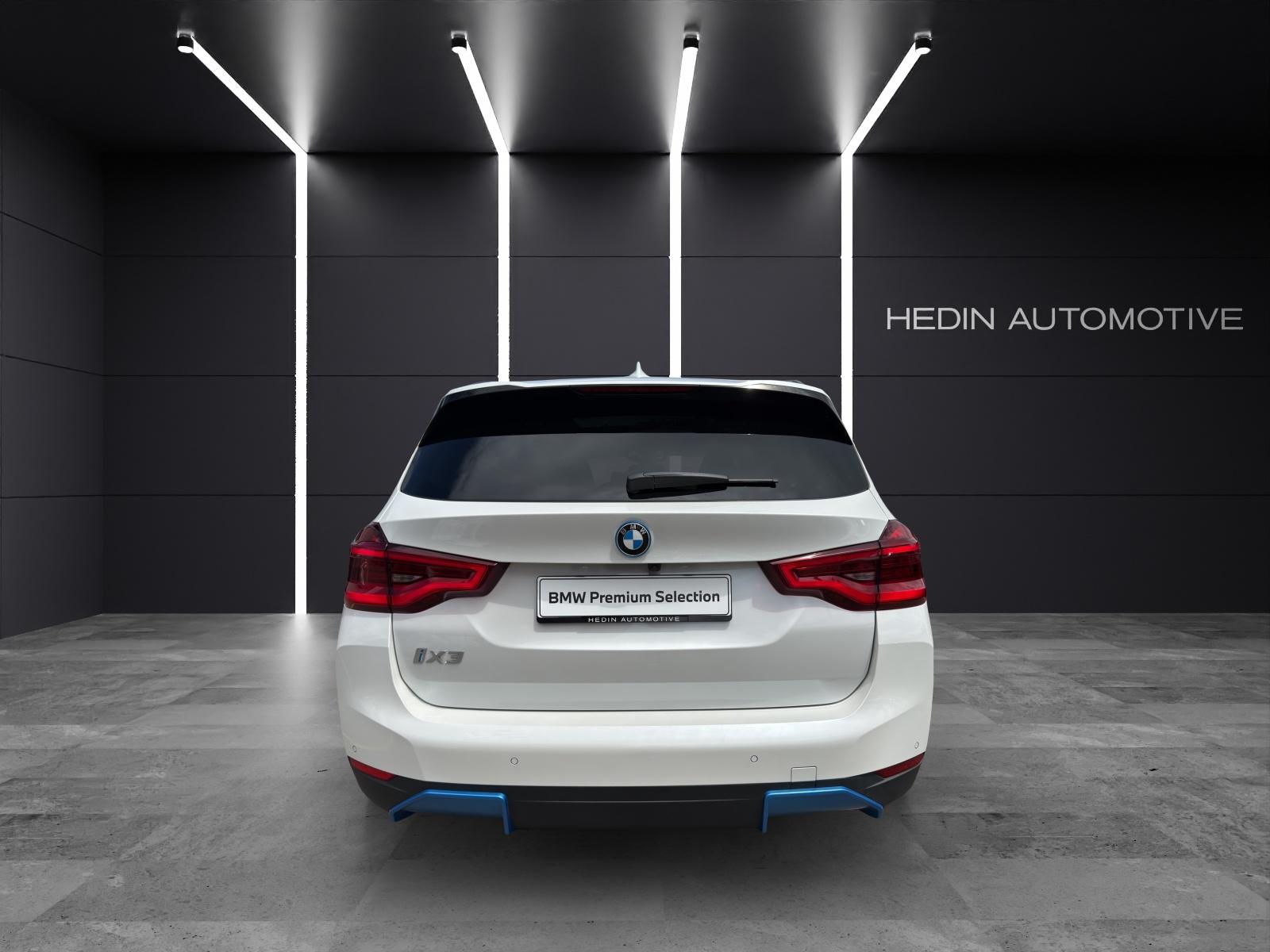 BMW iX3-image-4