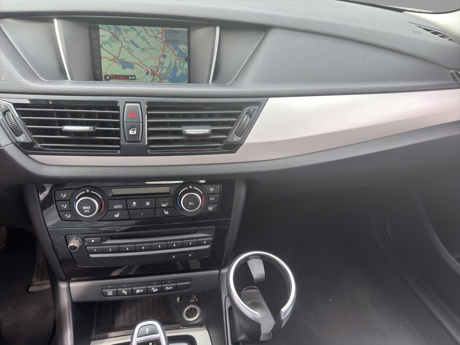 BMW X1 xDrive 18d-image-7