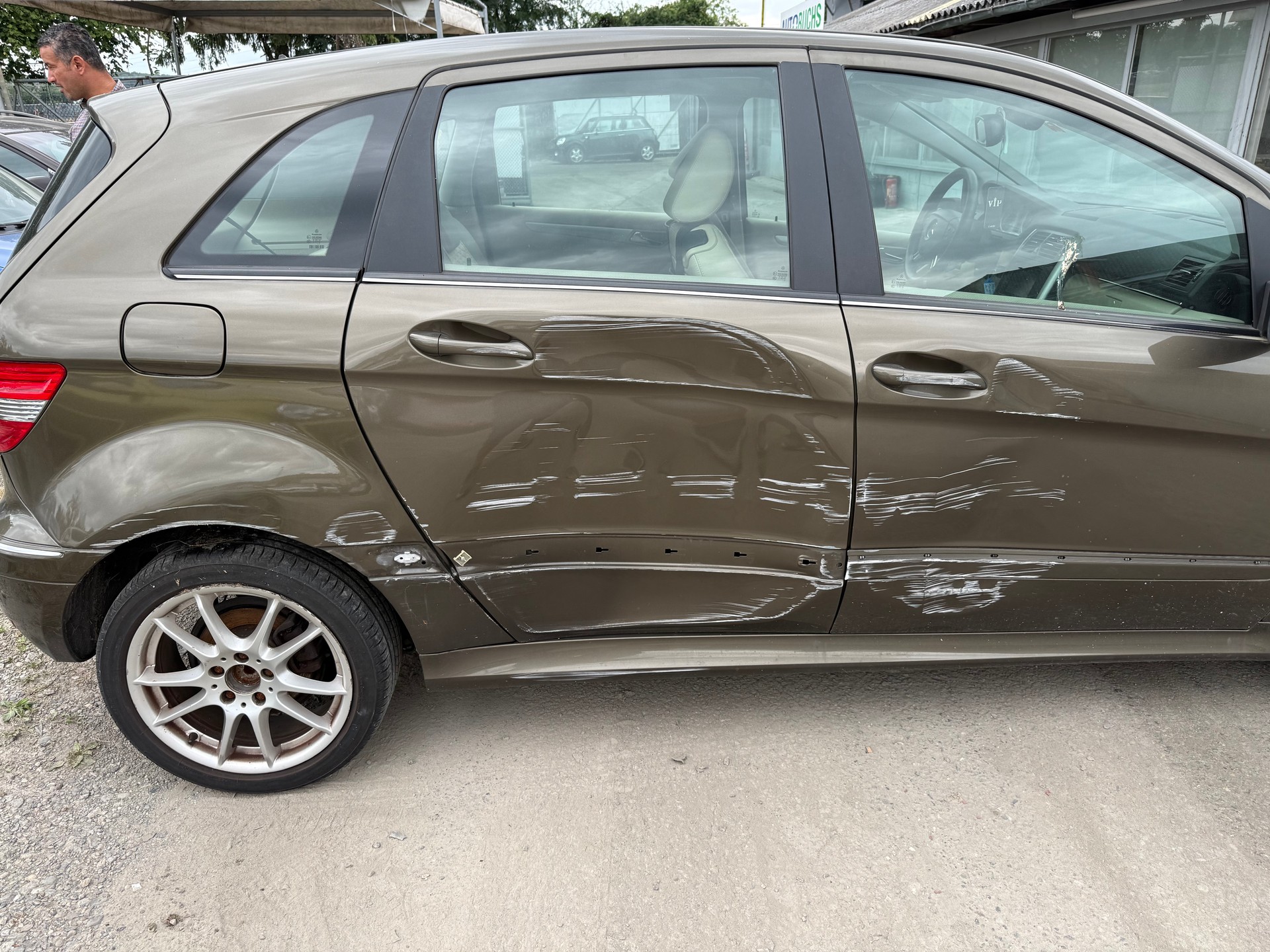 MERCEDES-BENZ B 180 Selection Autotronic-image-6