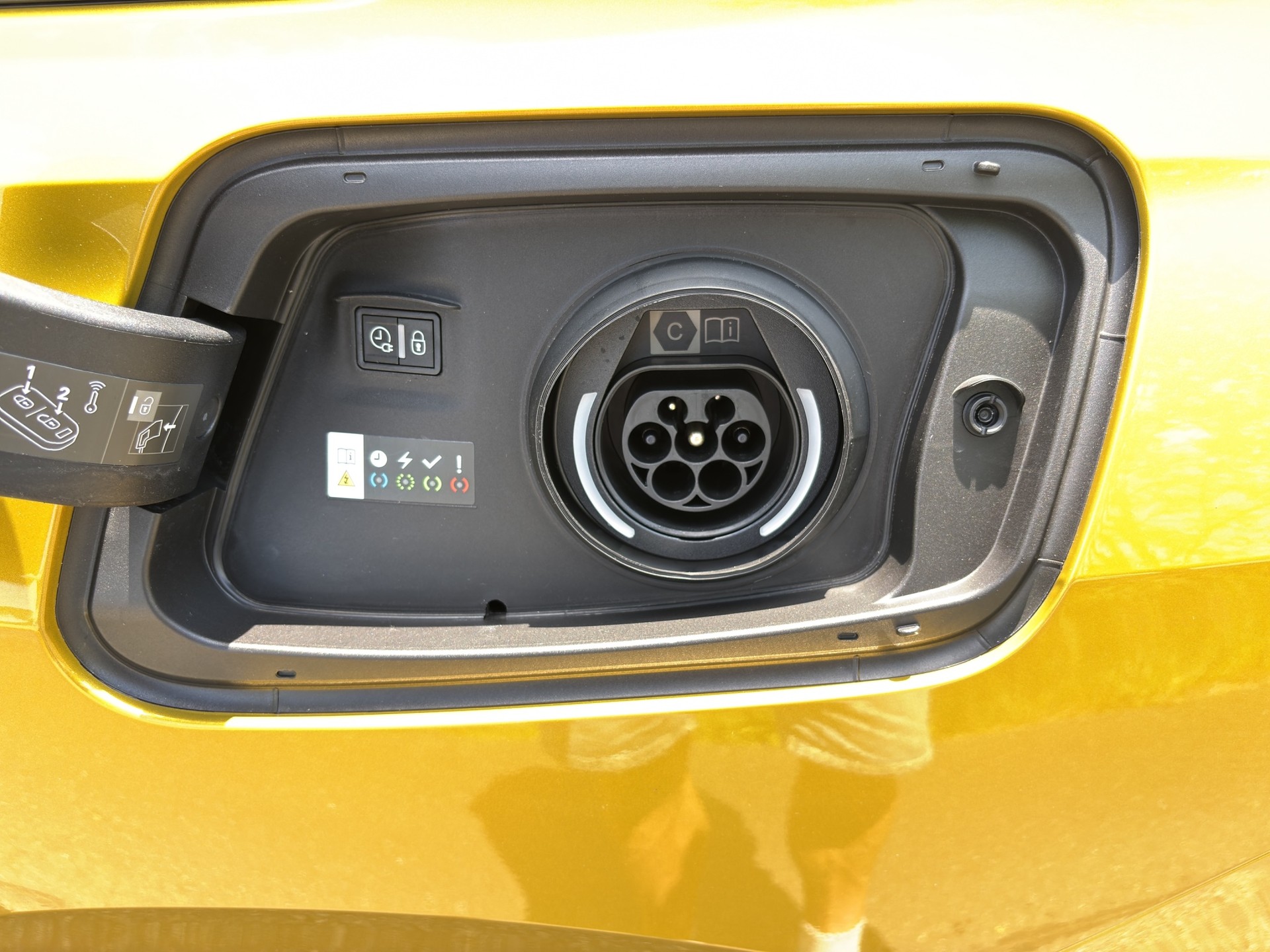 OPEL Astra 1.6 PHEV Turbo Swiss Plus A-image-25