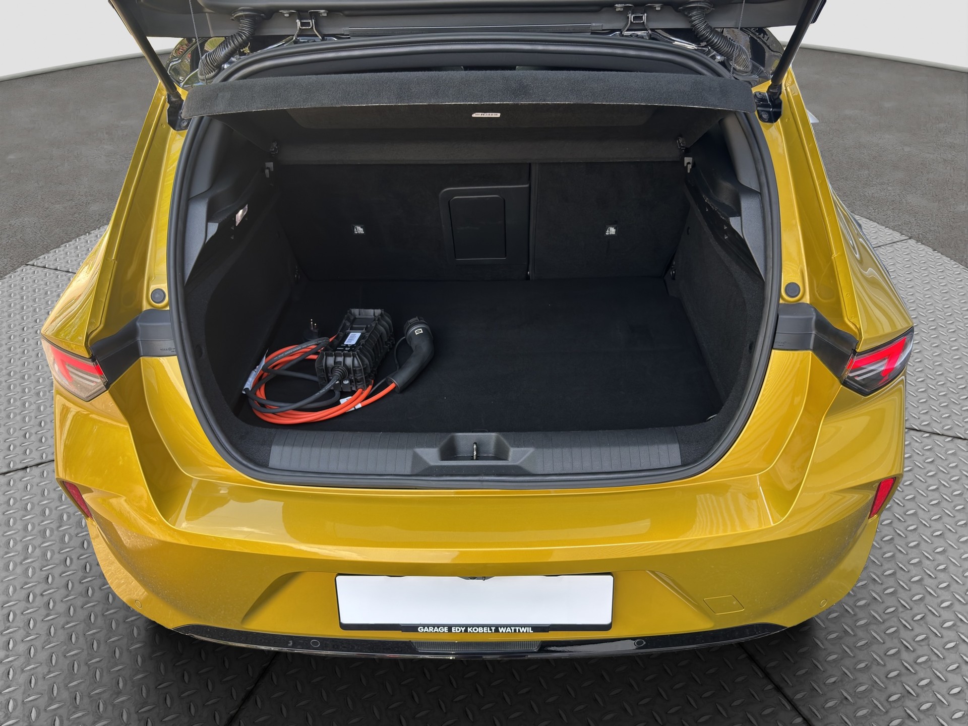 OPEL Astra 1.6 PHEV Turbo Swiss Plus A-image-18