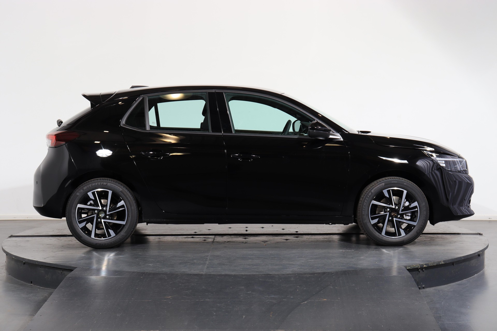 OPEL Corsa 1.2 T Hybrid Viva-image-1