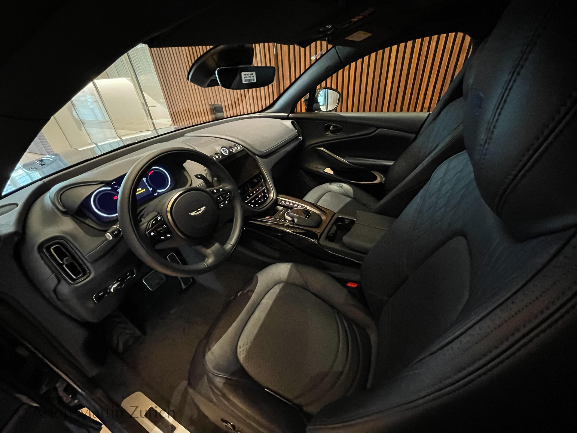 ASTON MARTIN DBX 4.0 V8 Bi-Turbo-image-5