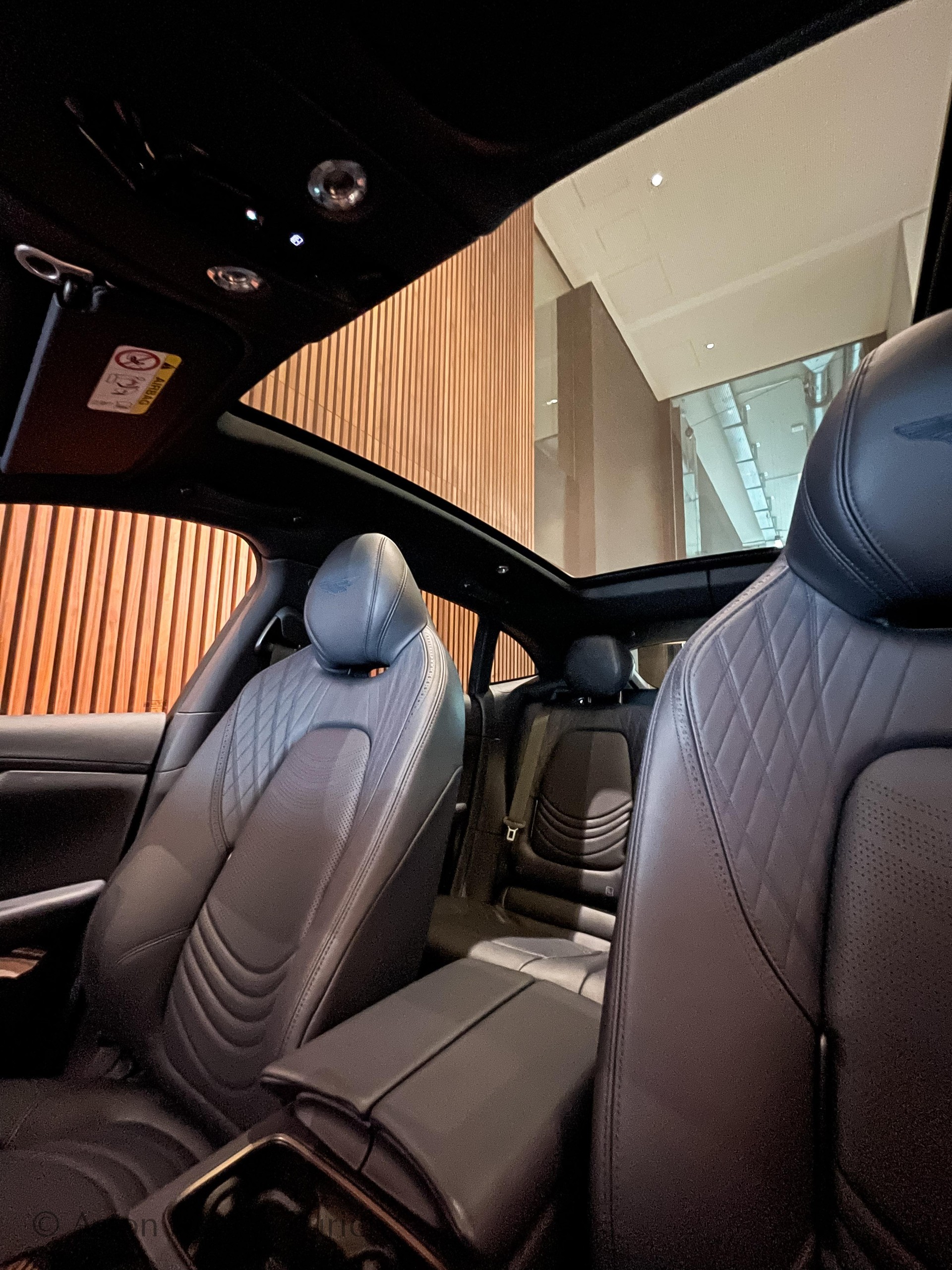ASTON MARTIN DBX 4.0 V8 Bi-Turbo-image-11