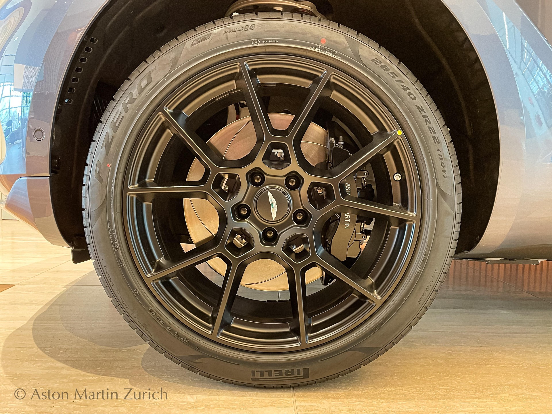 ASTON MARTIN DBX 4.0 V8 Bi-Turbo-image-10