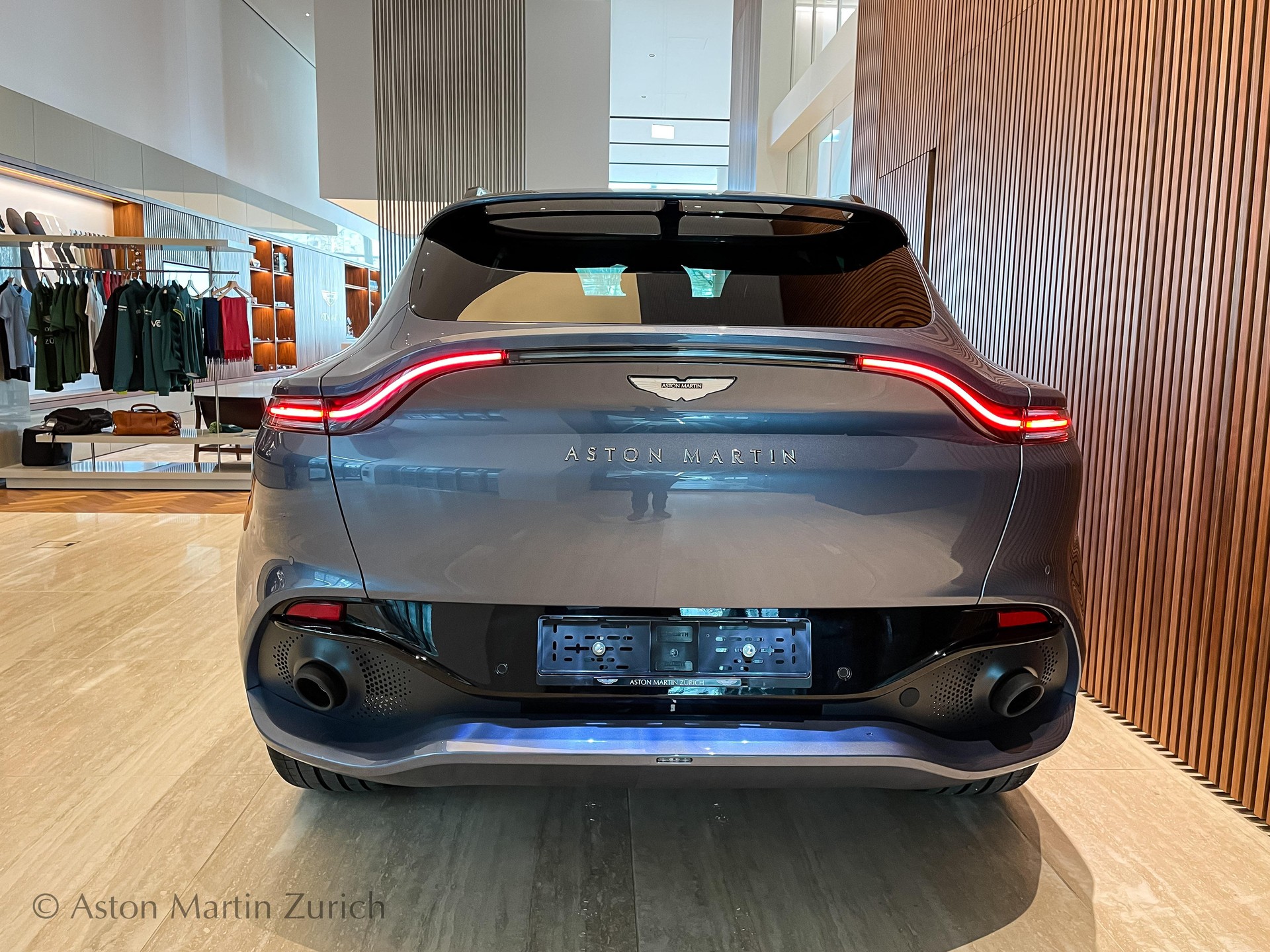 ASTON MARTIN DBX 4.0 V8 Bi-Turbo-image-3