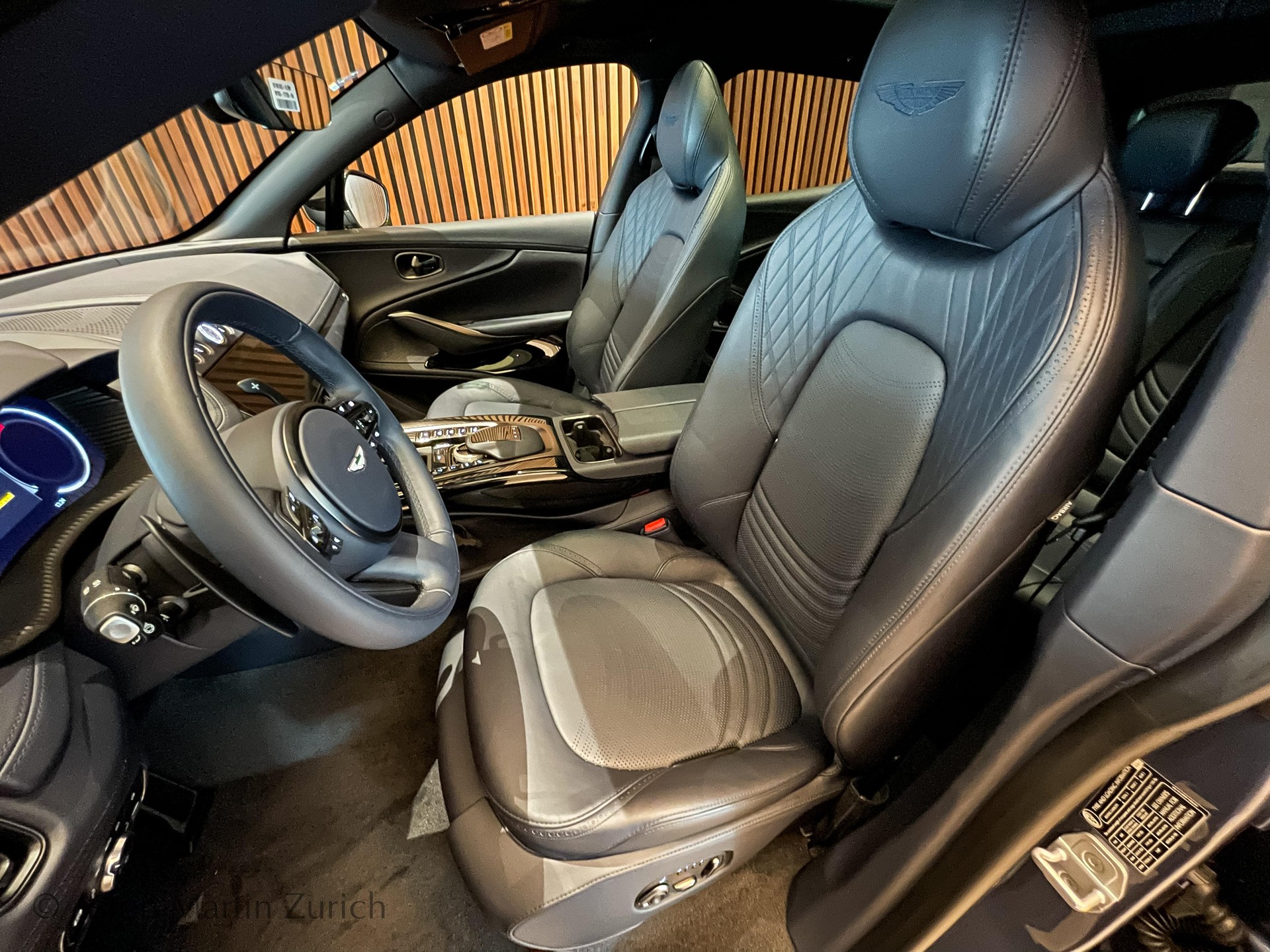 ASTON MARTIN DBX 4.0 V8 Bi-Turbo-image-6