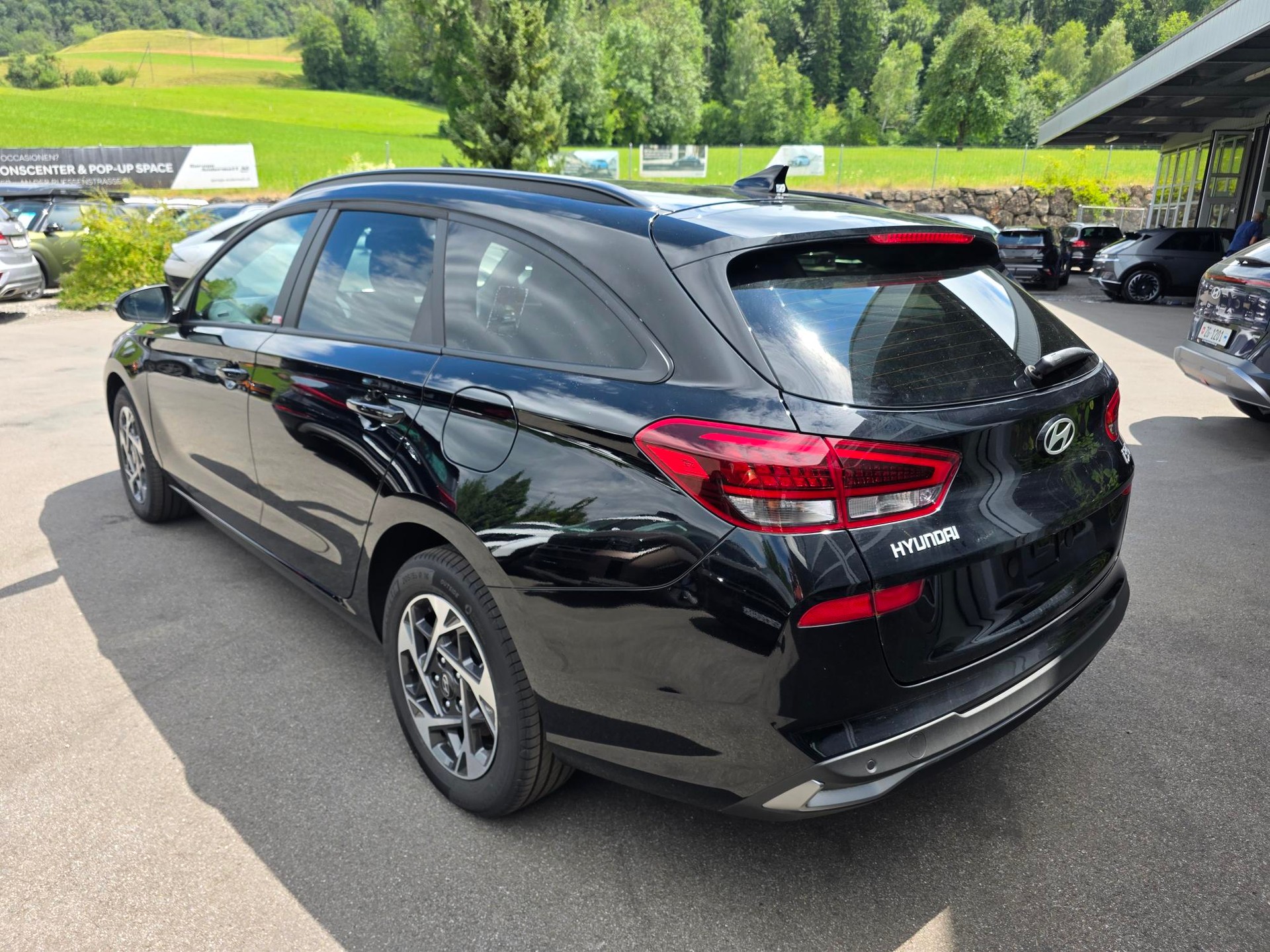 HYUNDAI i30 Wagon 1.5 T-GDi Amplia 48V MH DCT-image-4