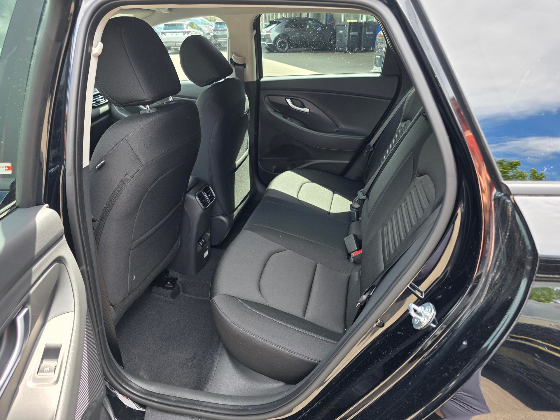 HYUNDAI i30 Wagon 1.5 T-GDi Amplia 48V MH DCT-image-10