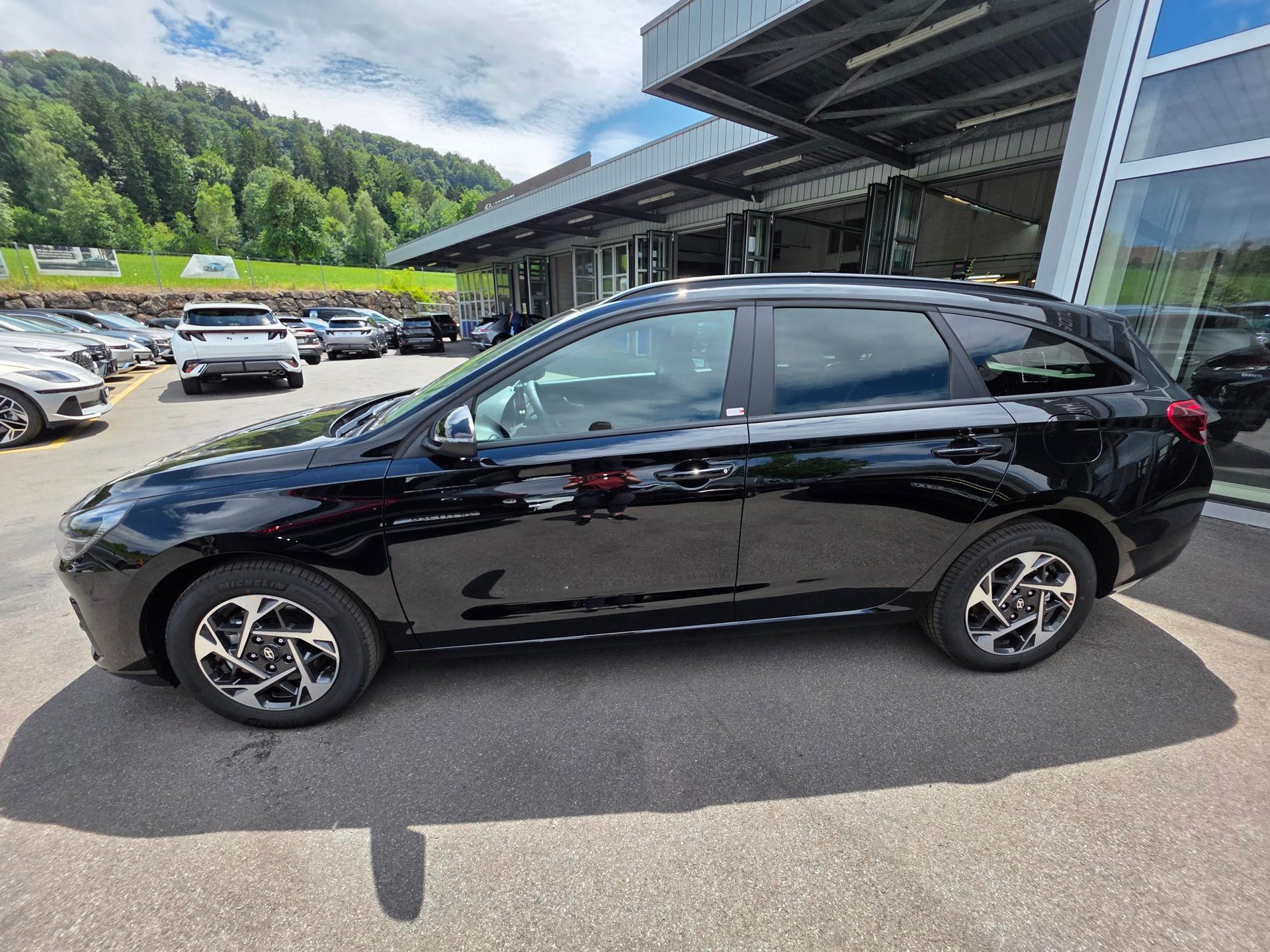 HYUNDAI i30 Wagon 1.5 T-GDi Amplia 48V MH DCT-image-3