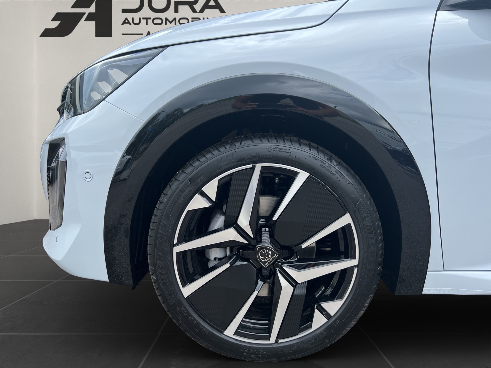 PEUGEOT 208 1.2 Hybrid 145 GT-image-6
