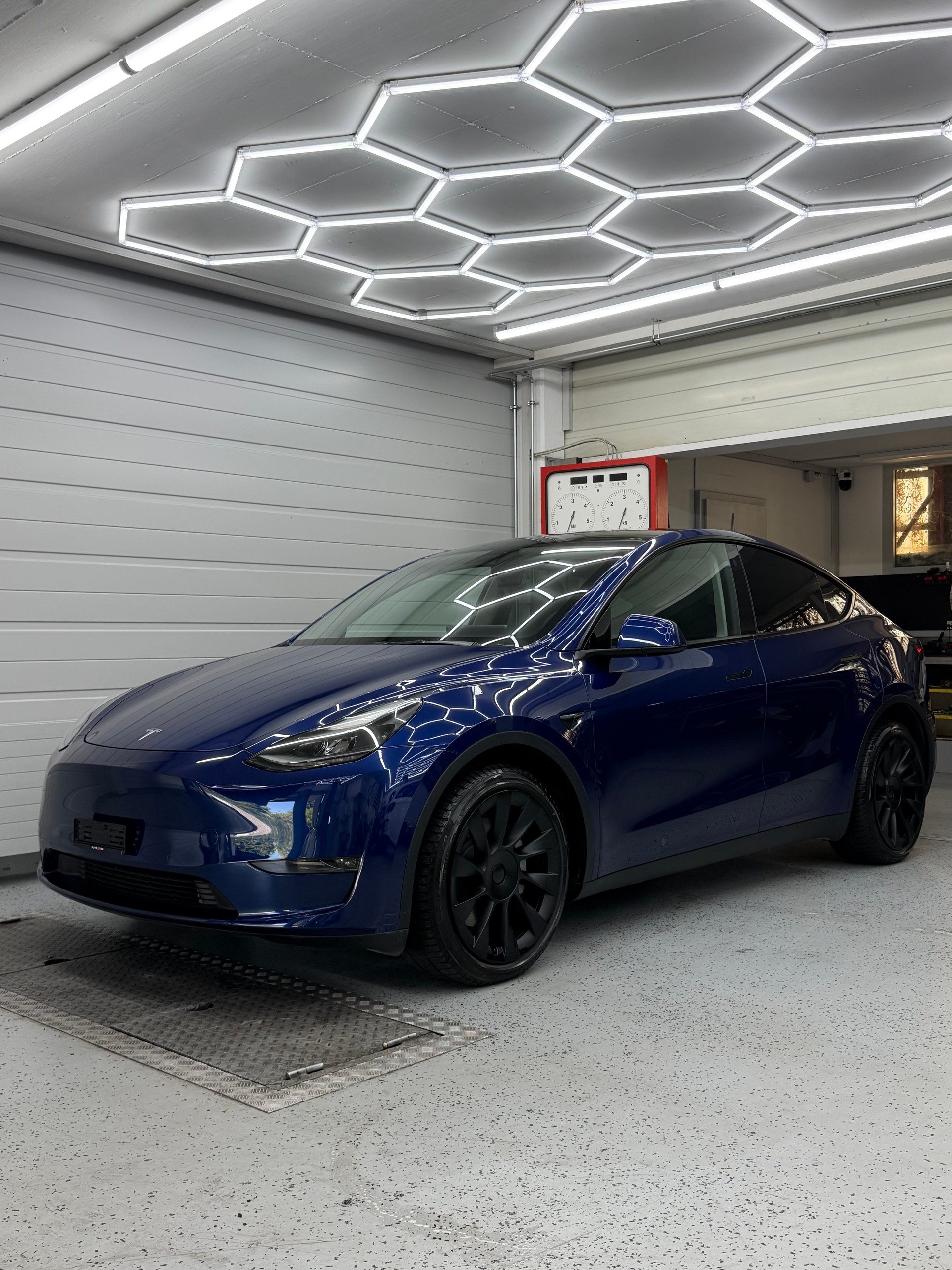 TESLA Model Y Long Range-image-0