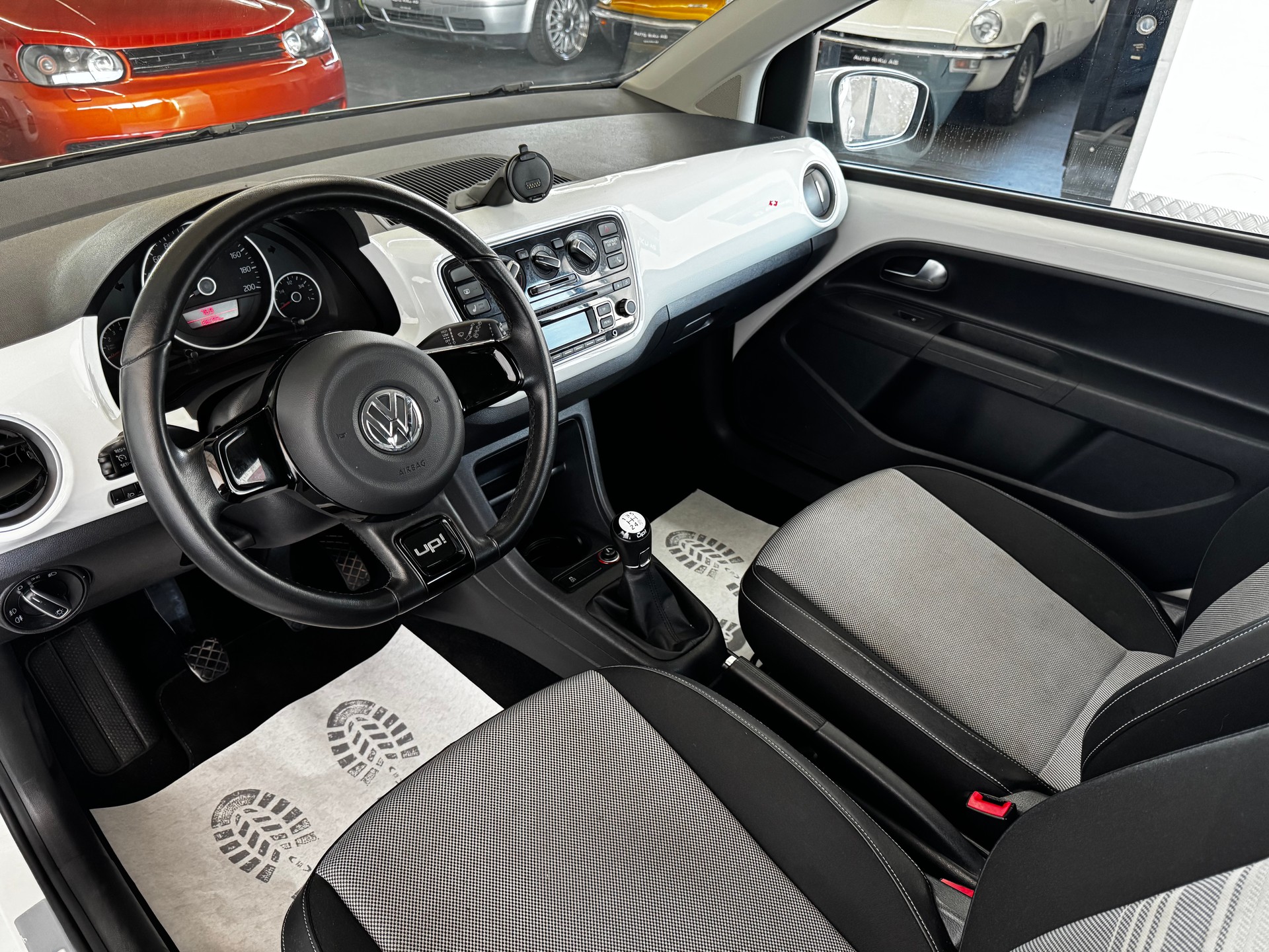 VW Up 1.0 move up-image-12
