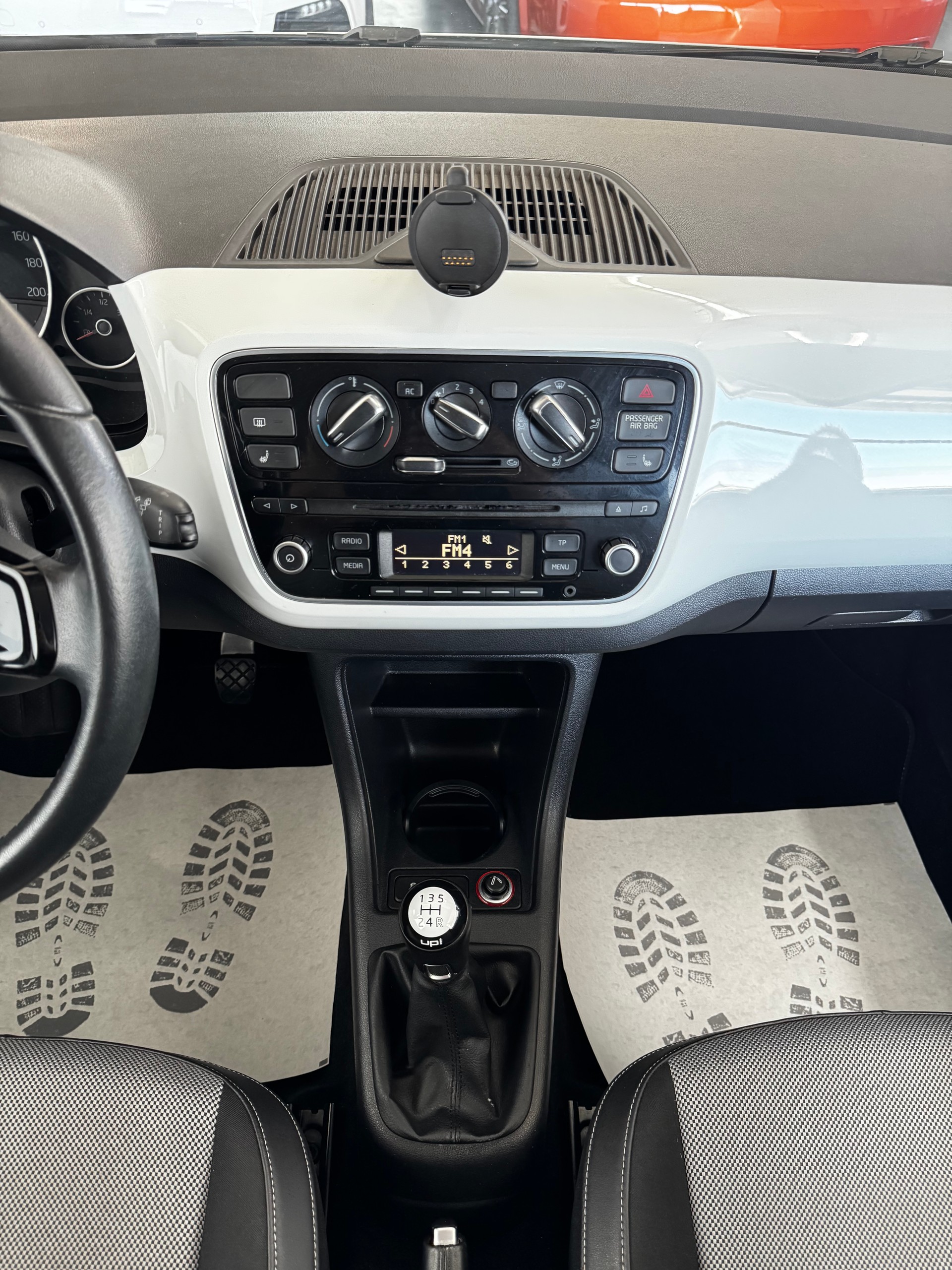 VW Up 1.0 move up-image-15