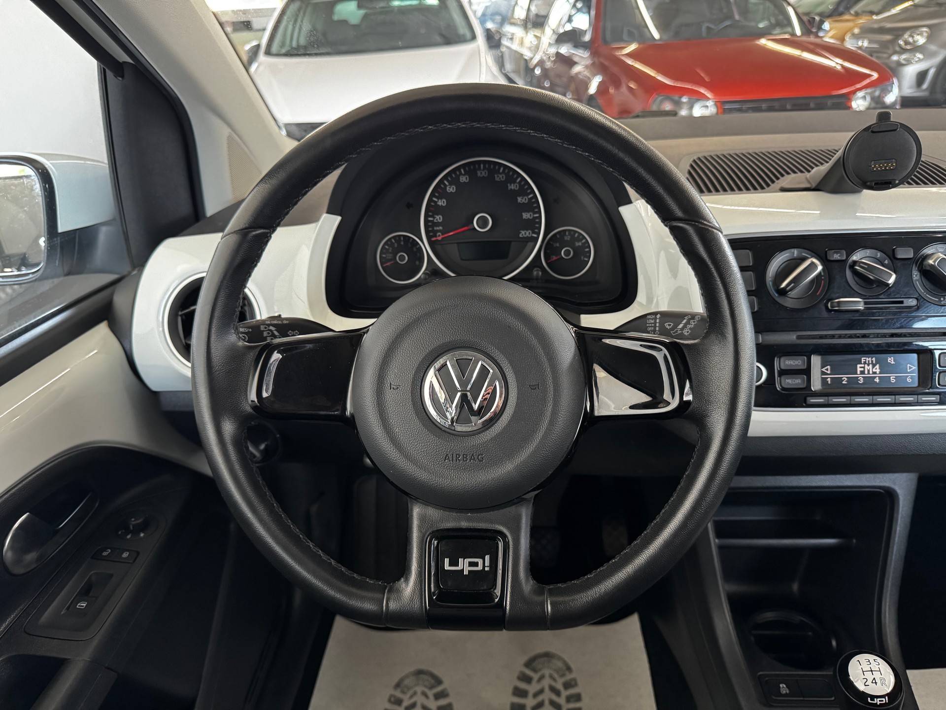 VW Up 1.0 move up-image-16