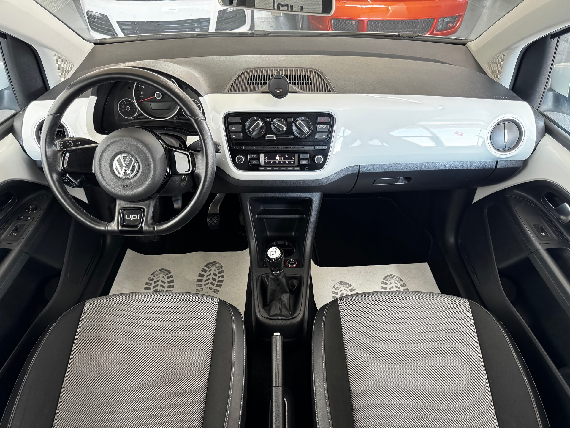 VW Up 1.0 move up-image-14
