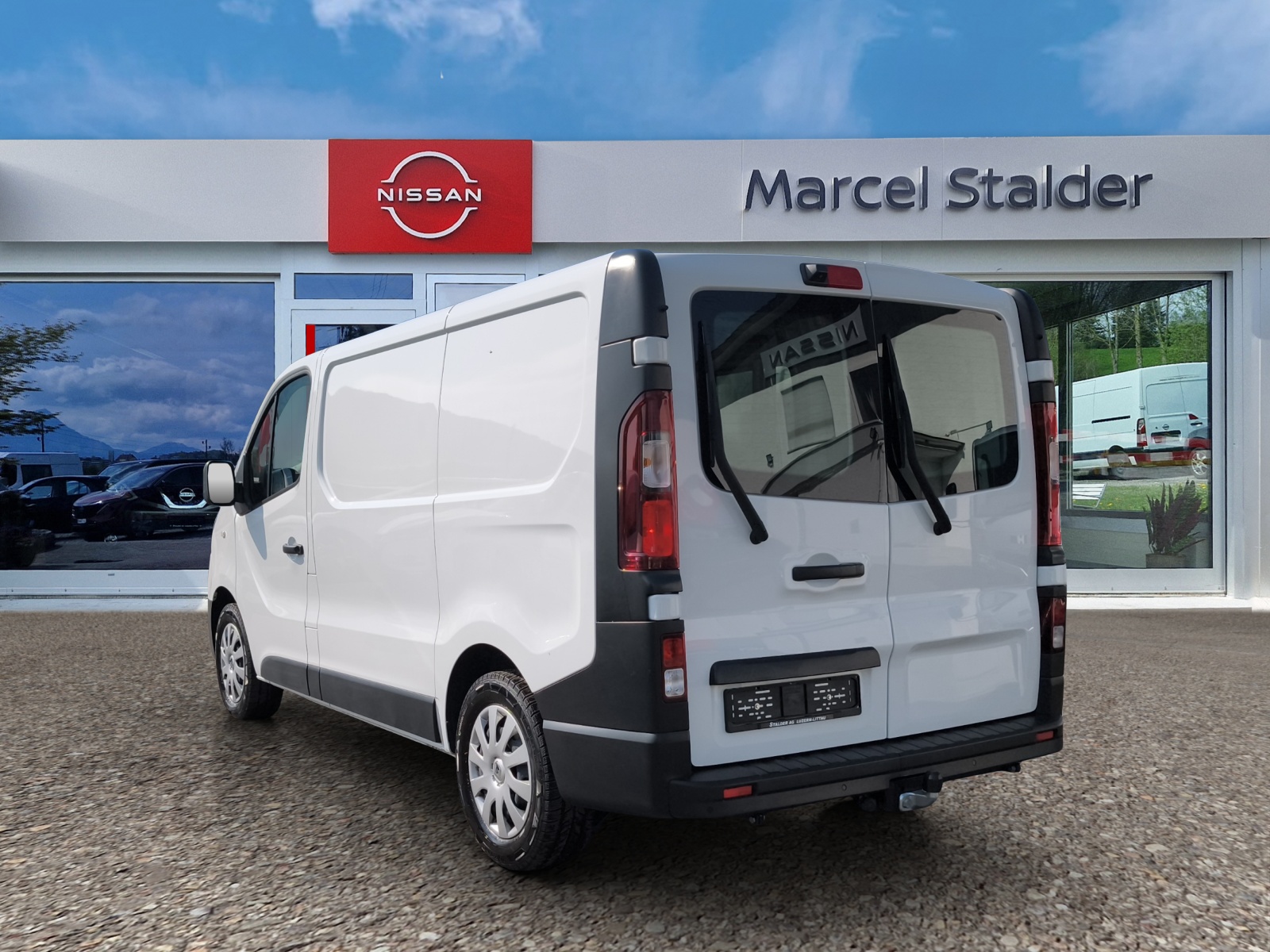 RENAULT Trafic 2.0 ENERGY dCi145 3.0t Business L1H1 A-image-2