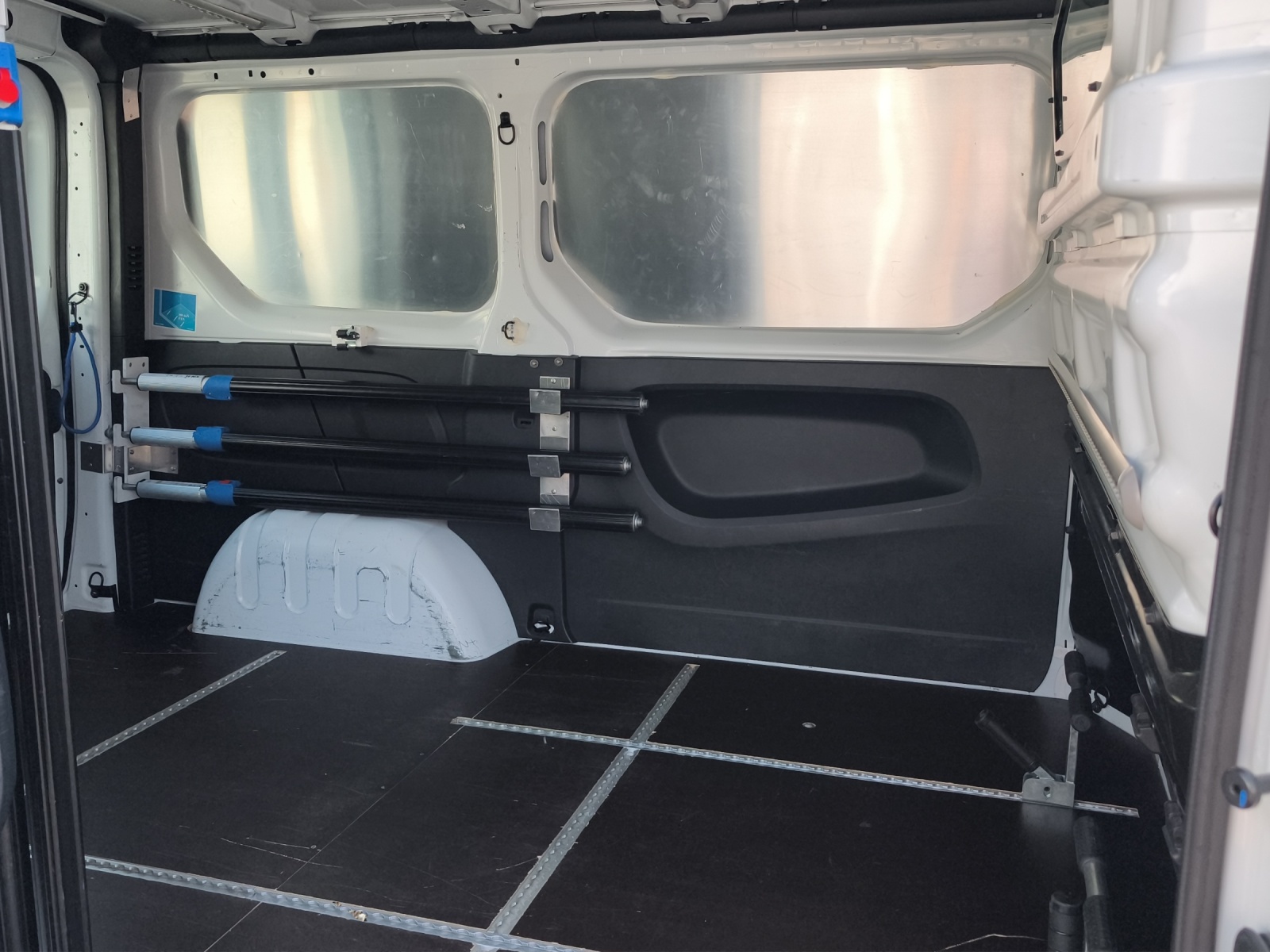 RENAULT Trafic 2.0 ENERGY dCi145 3.0t Business L1H1 A-image-13