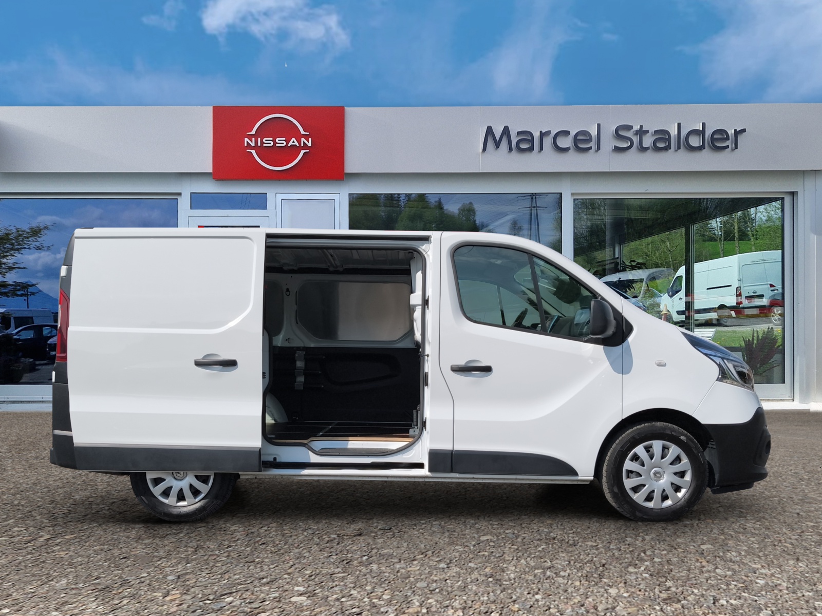 RENAULT Trafic 2.0 ENERGY dCi145 3.0t Business L1H1 A-image-5
