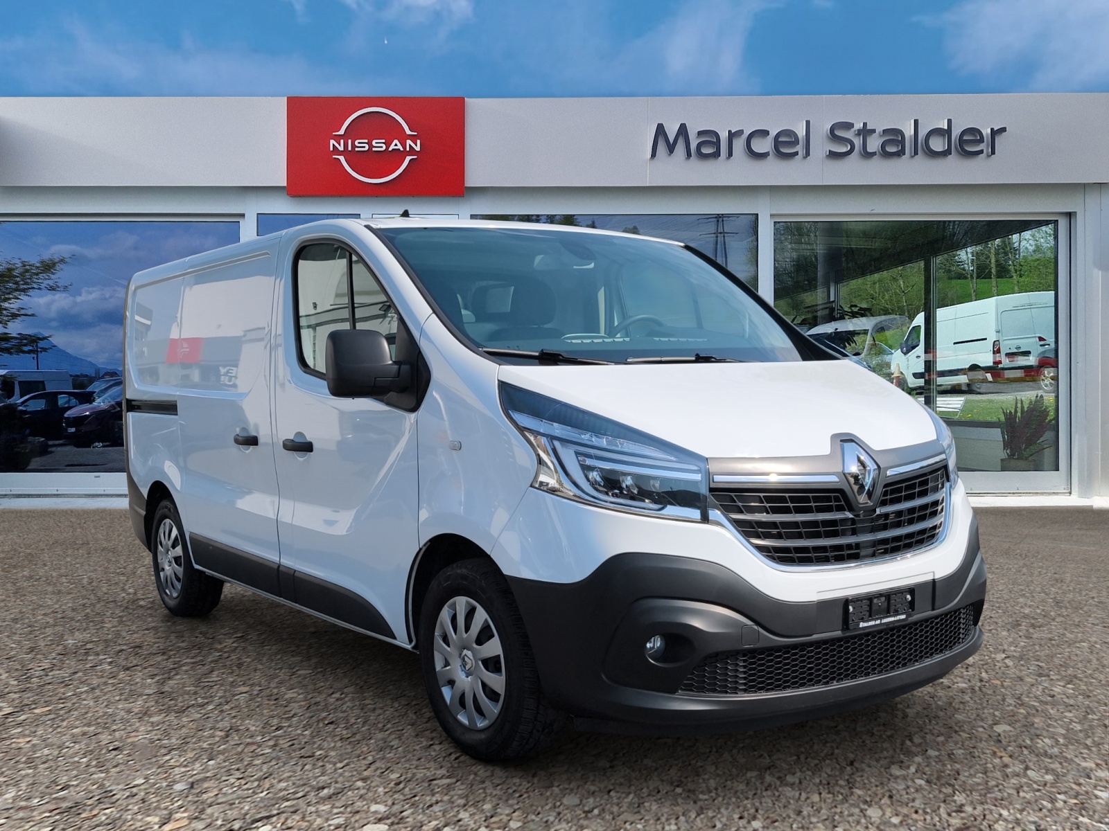 RENAULT Trafic 2.0 ENERGY dCi145 3.0t Business L1H1 A-image-6
