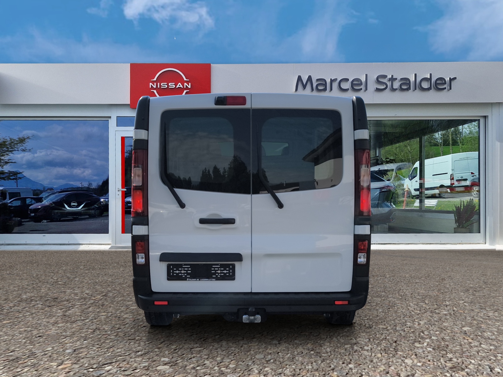 RENAULT Trafic 2.0 ENERGY dCi145 3.0t Business L1H1 A-image-3