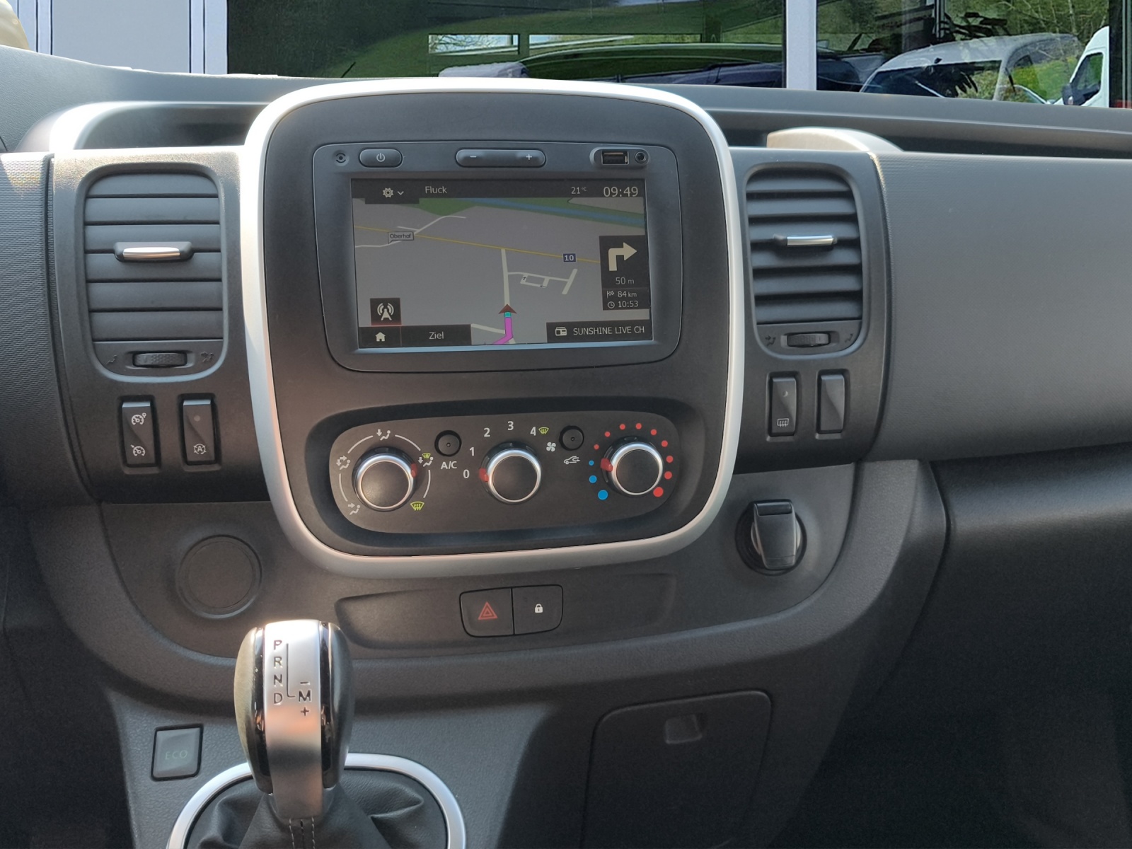 RENAULT Trafic 2.0 ENERGY dCi145 3.0t Business L1H1 A-image-9