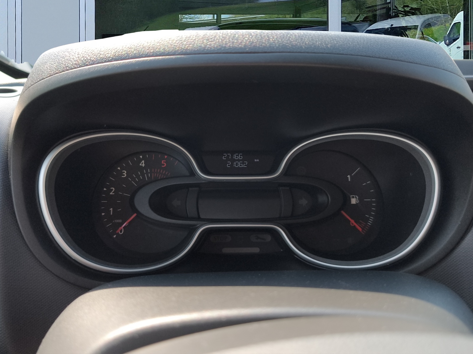 RENAULT Trafic 2.0 ENERGY dCi145 3.0t Business L1H1 A-image-14