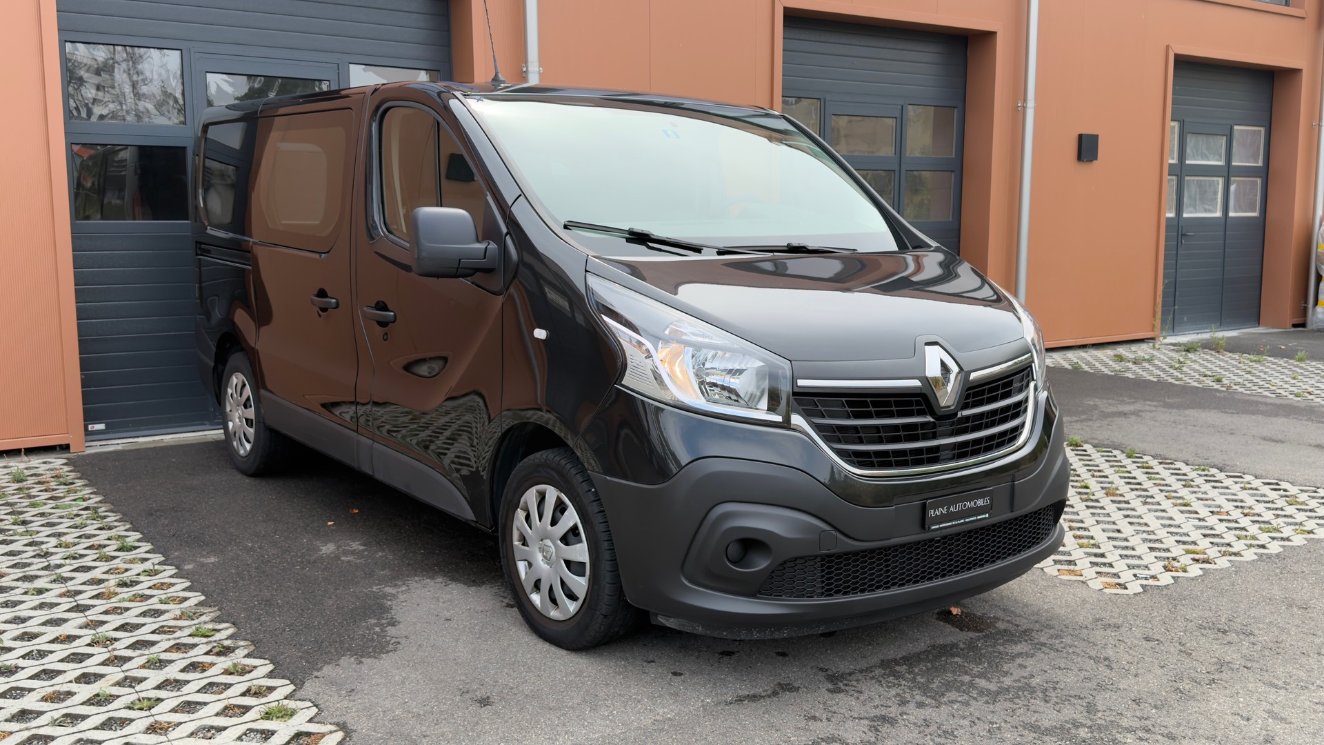 RENAULT Trafic 2.0 Energy dCi 120 3.0t Business L1H1 CH Vehicule * Version 3 places * Porte coulissante* Tempomat *-showroom-element-2