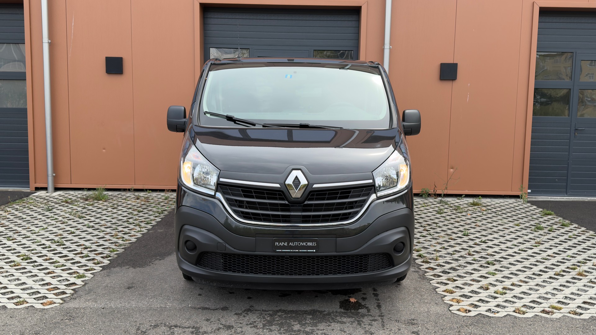 RENAULT Trafic 2.0 Energy dCi 120 3.0t Business L1H1 CH Vehicule * Version 3 places * Porte coulissante* Tempomat *-showroom-element-1