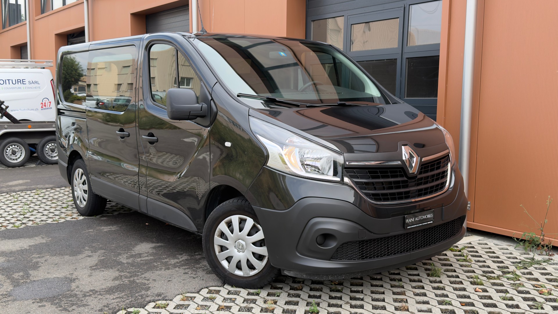 RENAULT Trafic 2.0 Energy dCi 120 3.0t Business L1H1 CH Vehicule * Version 3 places * Porte coulissante* Tempomat *-image-5