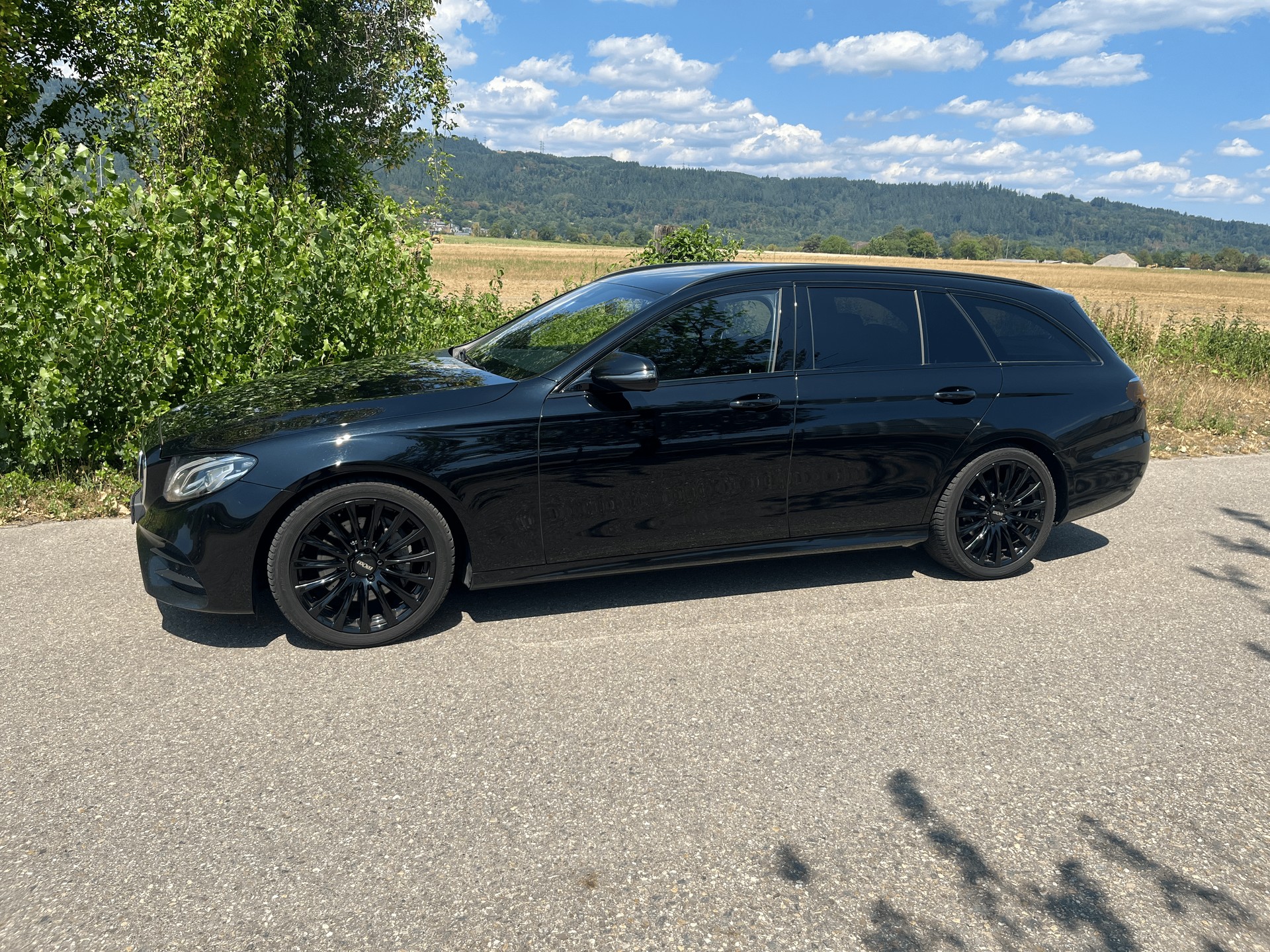 MERCEDES-BENZ E 300 d AMG Line-image-1