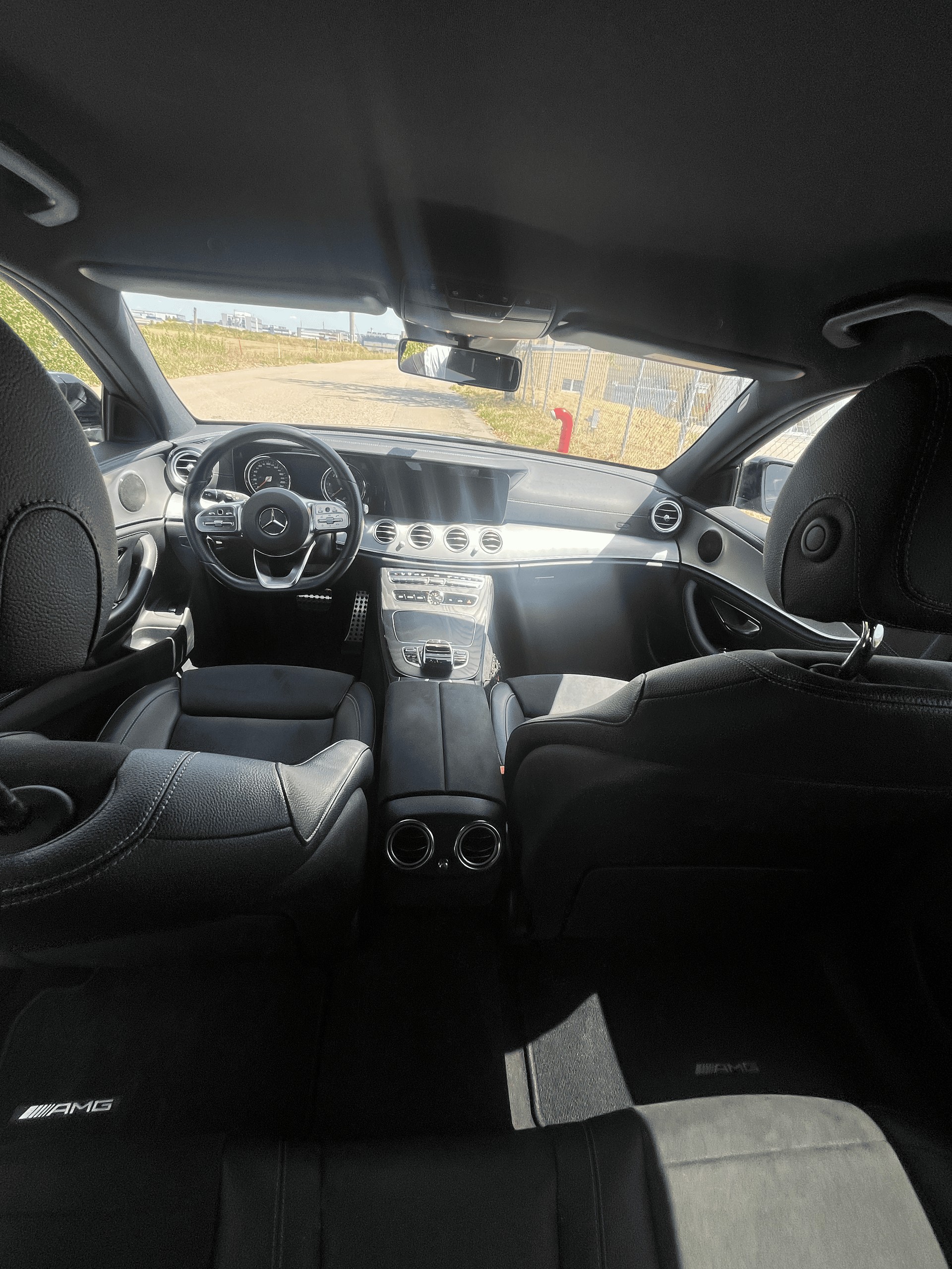 MERCEDES-BENZ E 300 d AMG Line-image-2