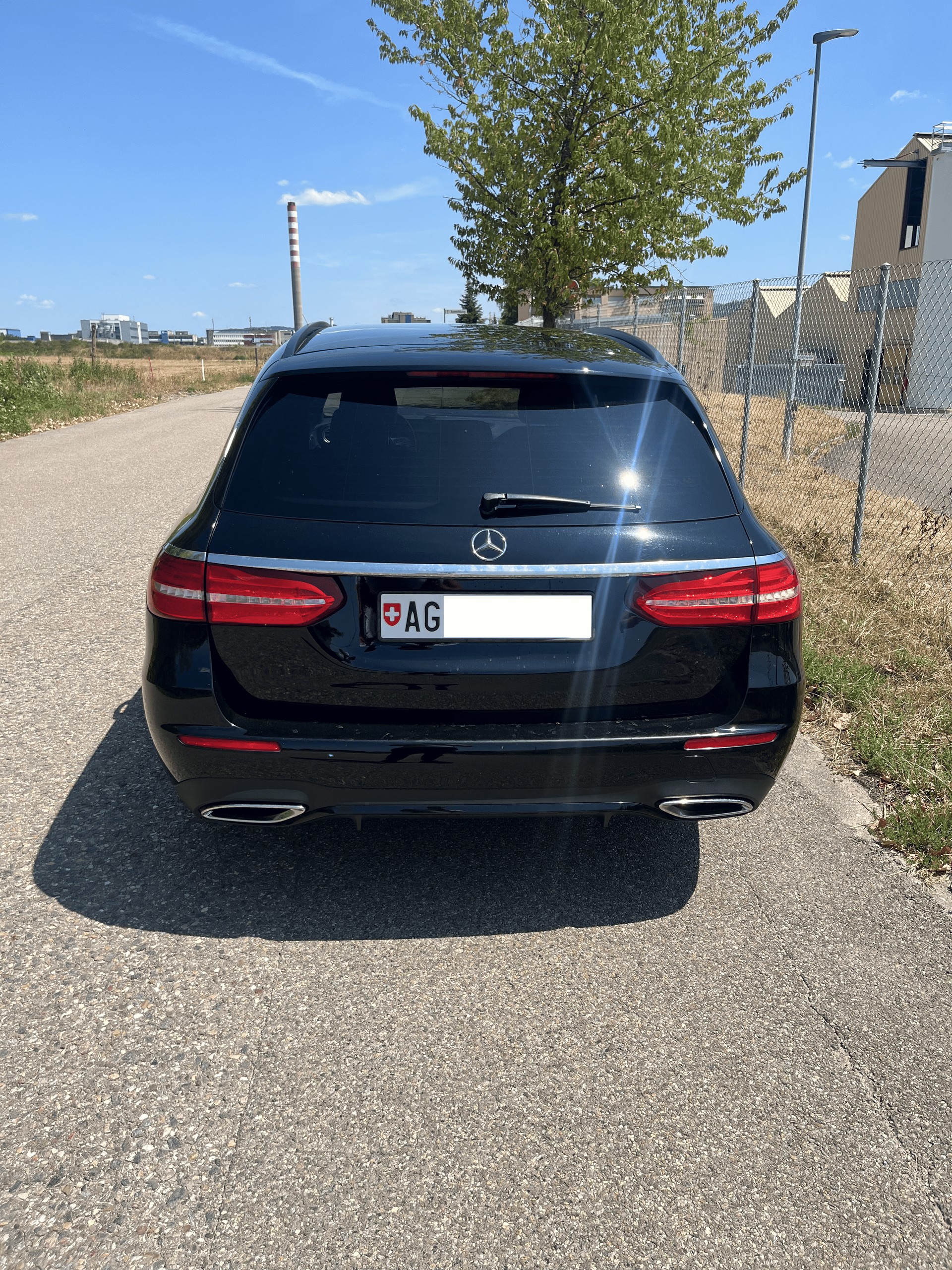 MERCEDES-BENZ E 300 d AMG Line-image-4