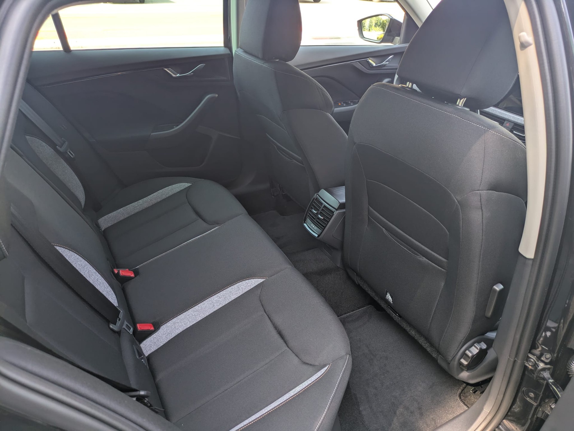 SKODA Kamiq 1.0 TSI Selection DSG-image-10