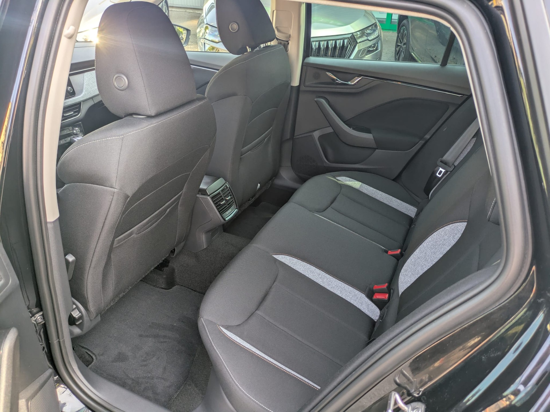 SKODA Kamiq 1.0 TSI Selection DSG-image-11