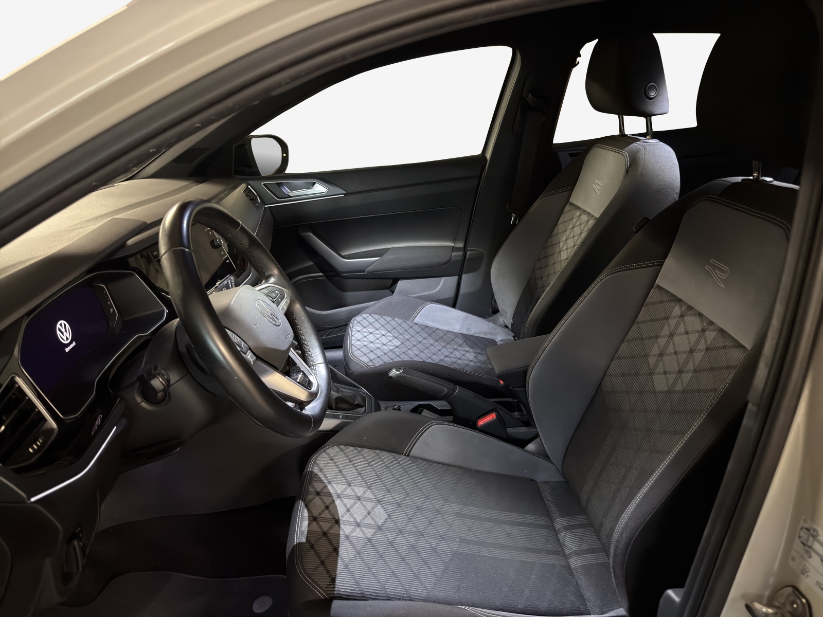 VW Taigo 1.0 TSI R-Line DSG-image-7