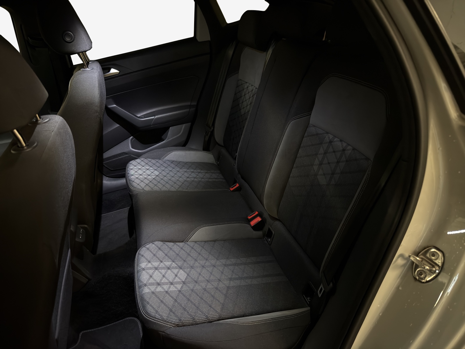 VW Taigo 1.0 TSI R-Line DSG-image-11