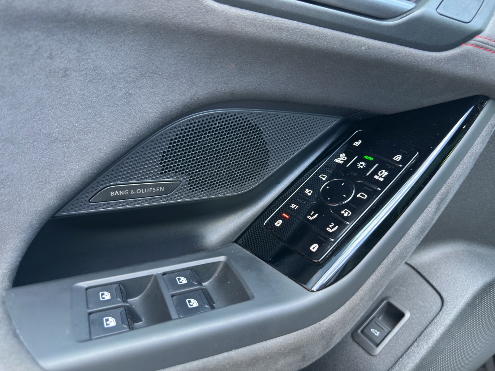 AUDI S6 Avant e-tron quattro-image-17