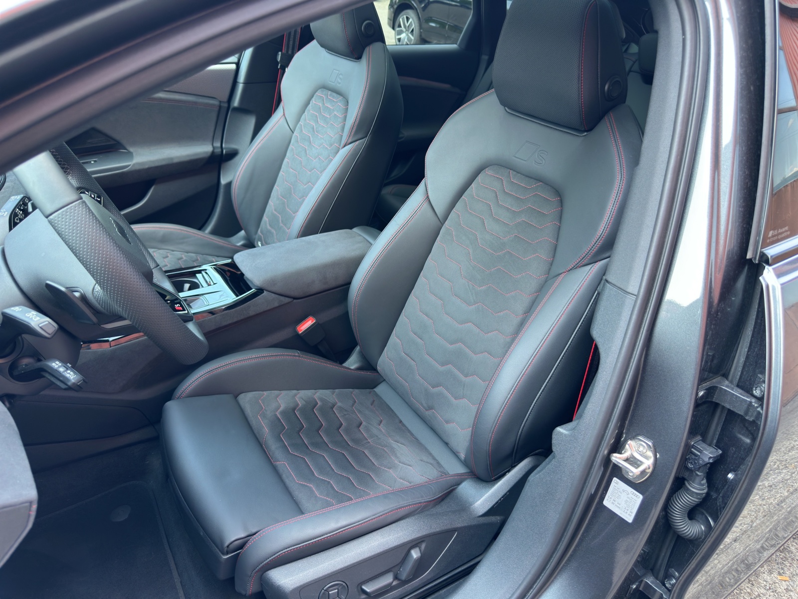 AUDI S6 Avant e-tron quattro-image-10