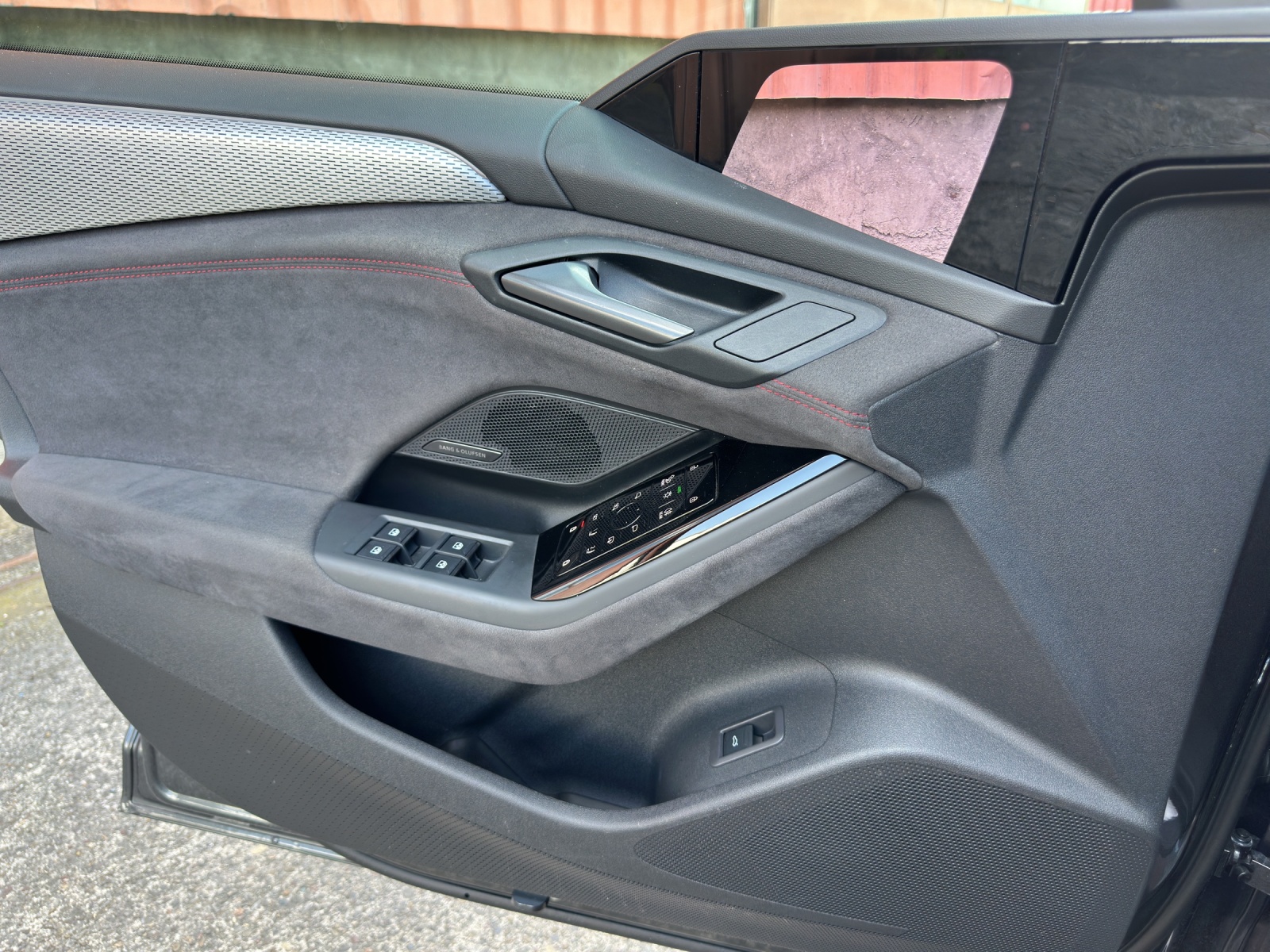 AUDI S6 Avant e-tron quattro-image-16