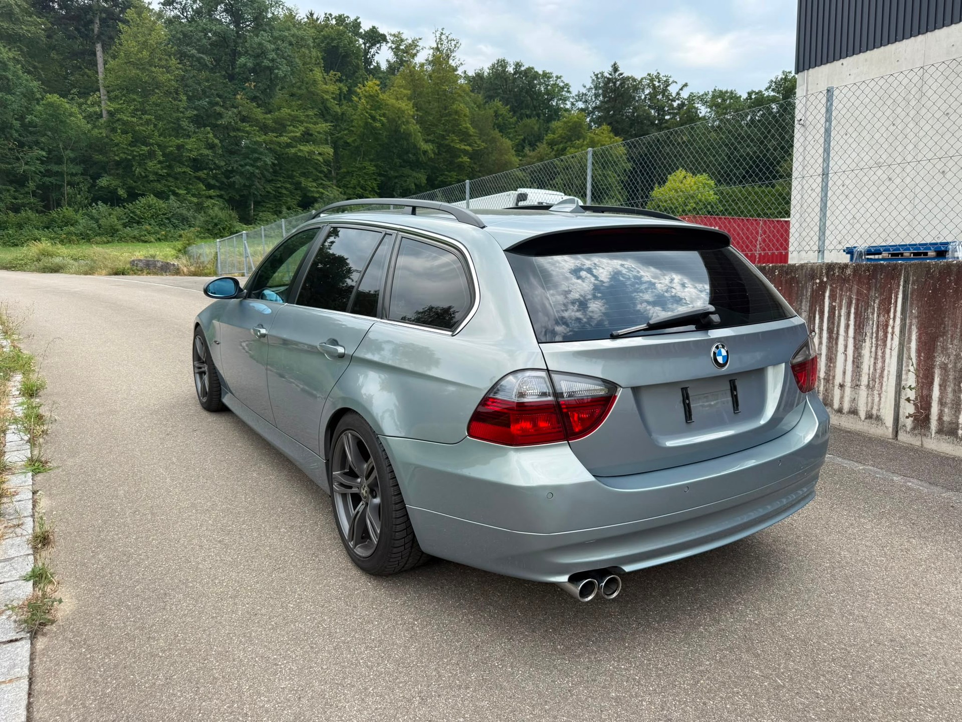 BMW 330xd Touring-image-3